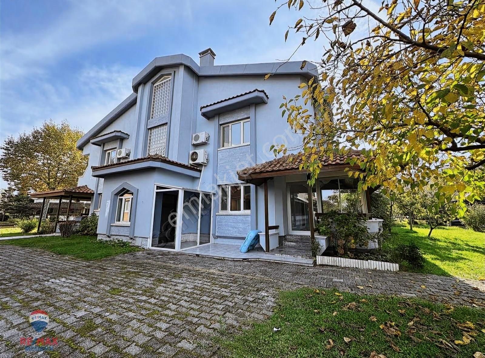 Samet'ten İncesu Yalı Mah Mercan Sitesinde Kiralık Villa