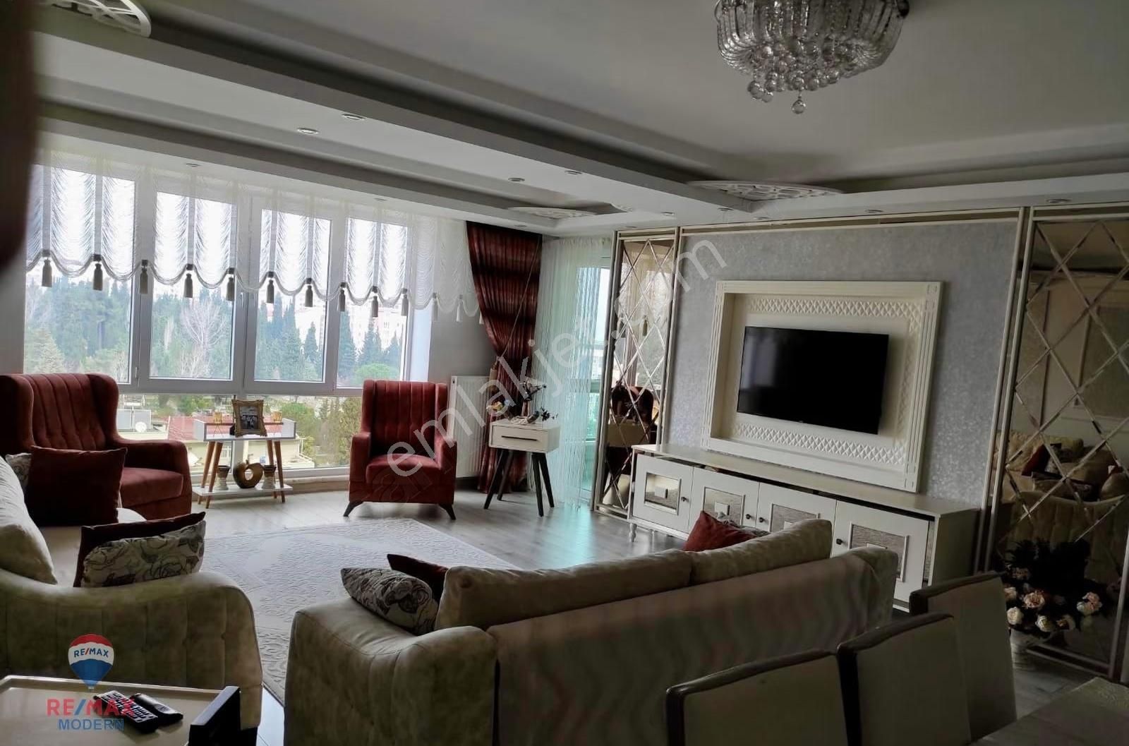 Celal Dinlenmez'den Adalet'te 9. Kat Deniz Manzaralı 3+1 Daire