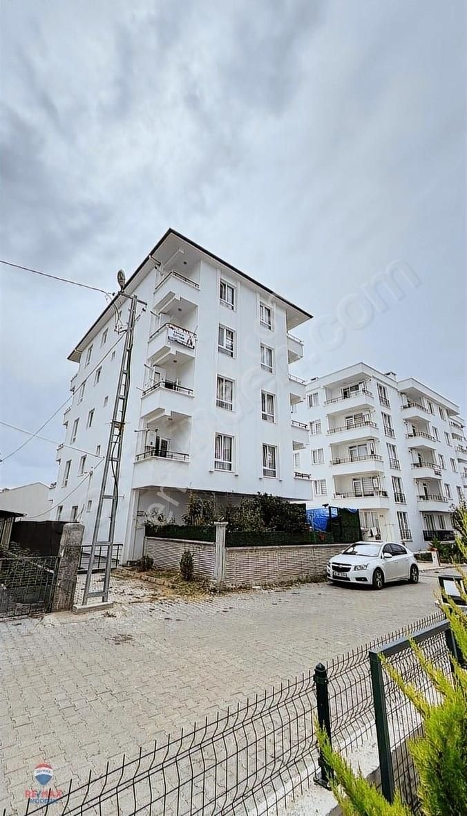 Satılık | Körfez'de Kombili Tramvaya 3 Dk. Ara Kat 1+1