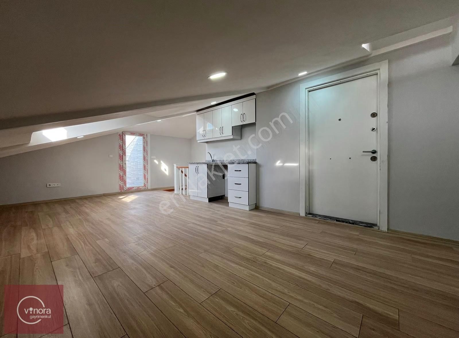 Göztepe'de Özgürlük Parkına Yakın Çift Giriş Teraslı İskanlı 5+2 - Görsel 2