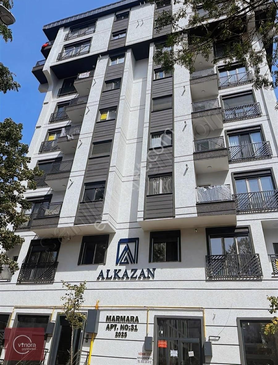 Vinora'dan Suadiye'de Caddeye Yakın Sıfır Balkonlu Boş Geniş 2+1