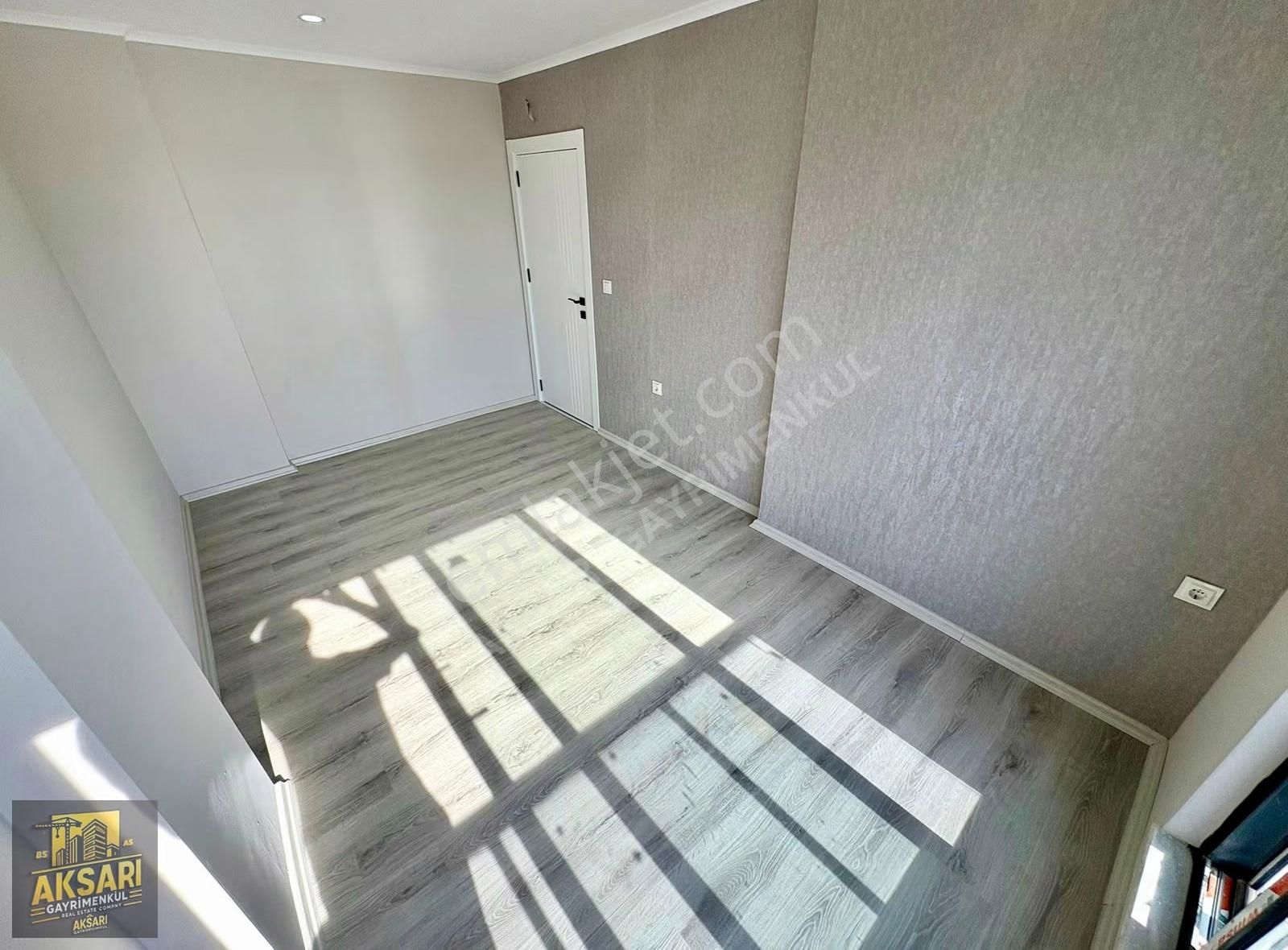 Demirelde Lise Dibi Tramvaya Yakın Katta 1+1 Daire - Görsel 3