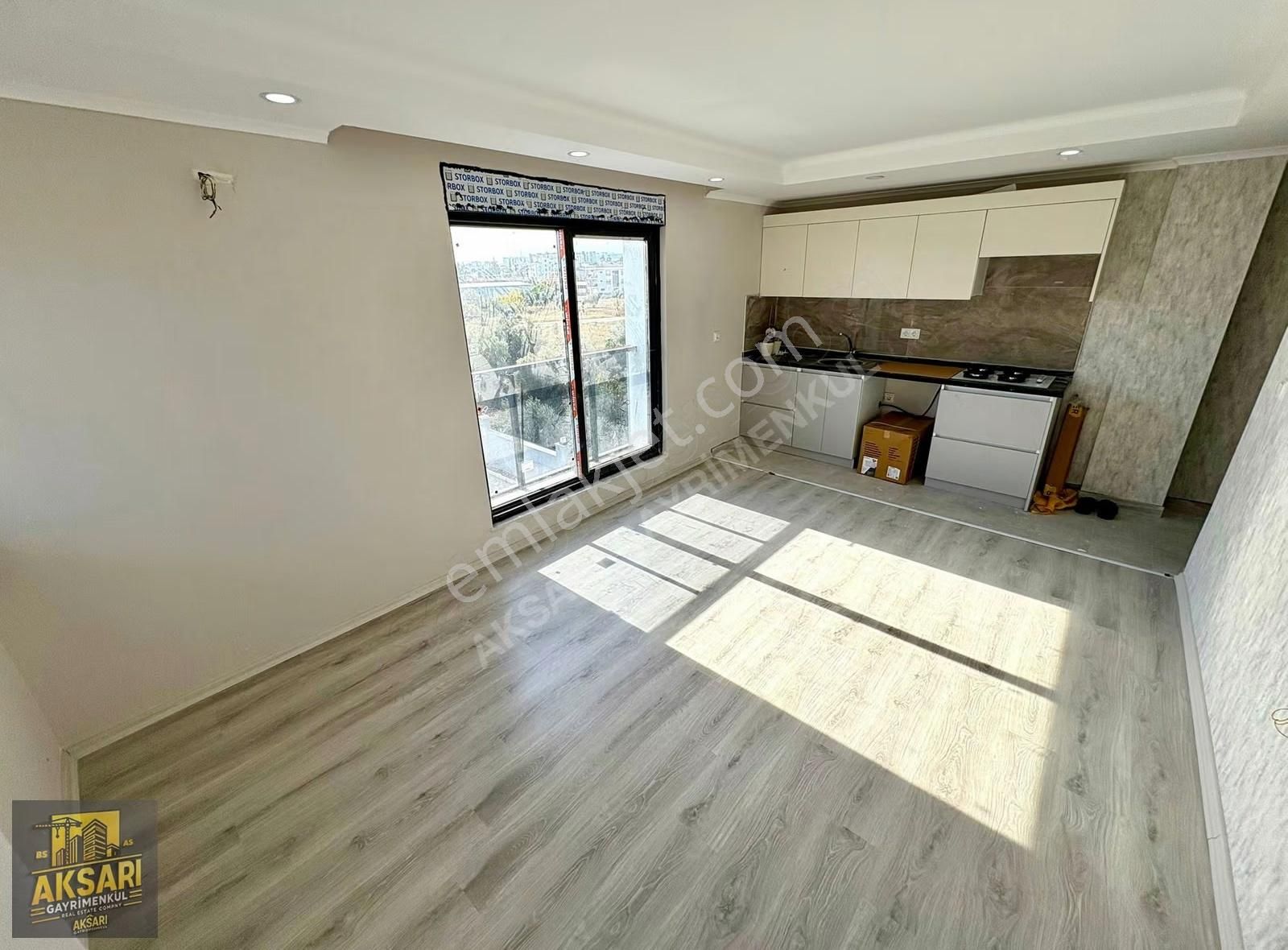 Demirelde Lise Dibi Tramvaya Yakın Katta 1+1 Daire