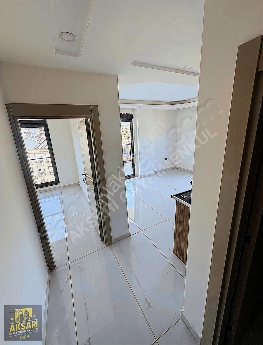 Havuzlu Tramvaya Yakın Katta Asansörlü 1+1 - Görsel 11