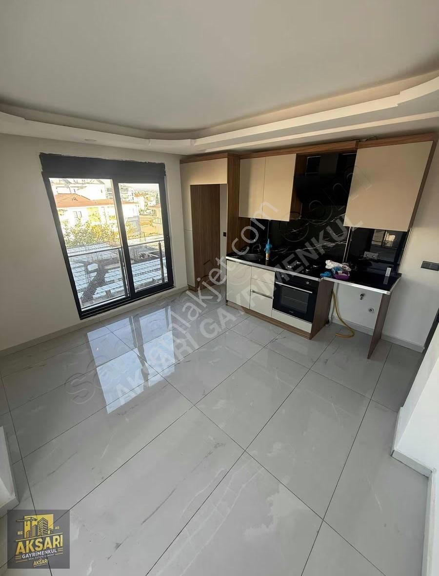 Havuzlu Tramvaya Yakın Katta Asansörlü 1+1 - Görsel 6