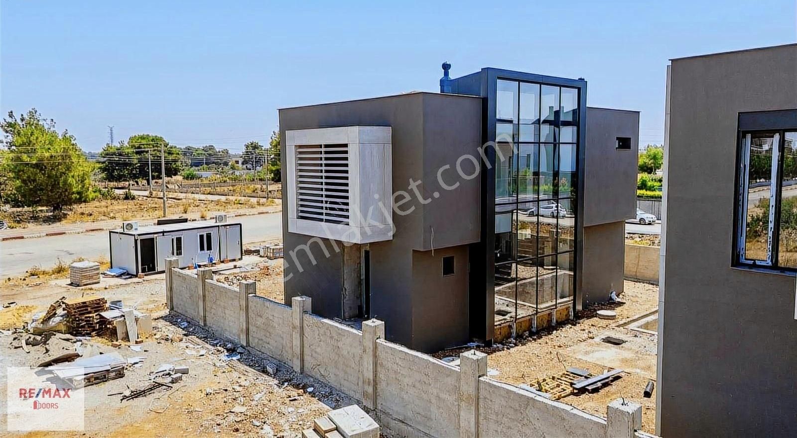 Antalyaspor Tesisleri Karşısında Satılık Modern Villa