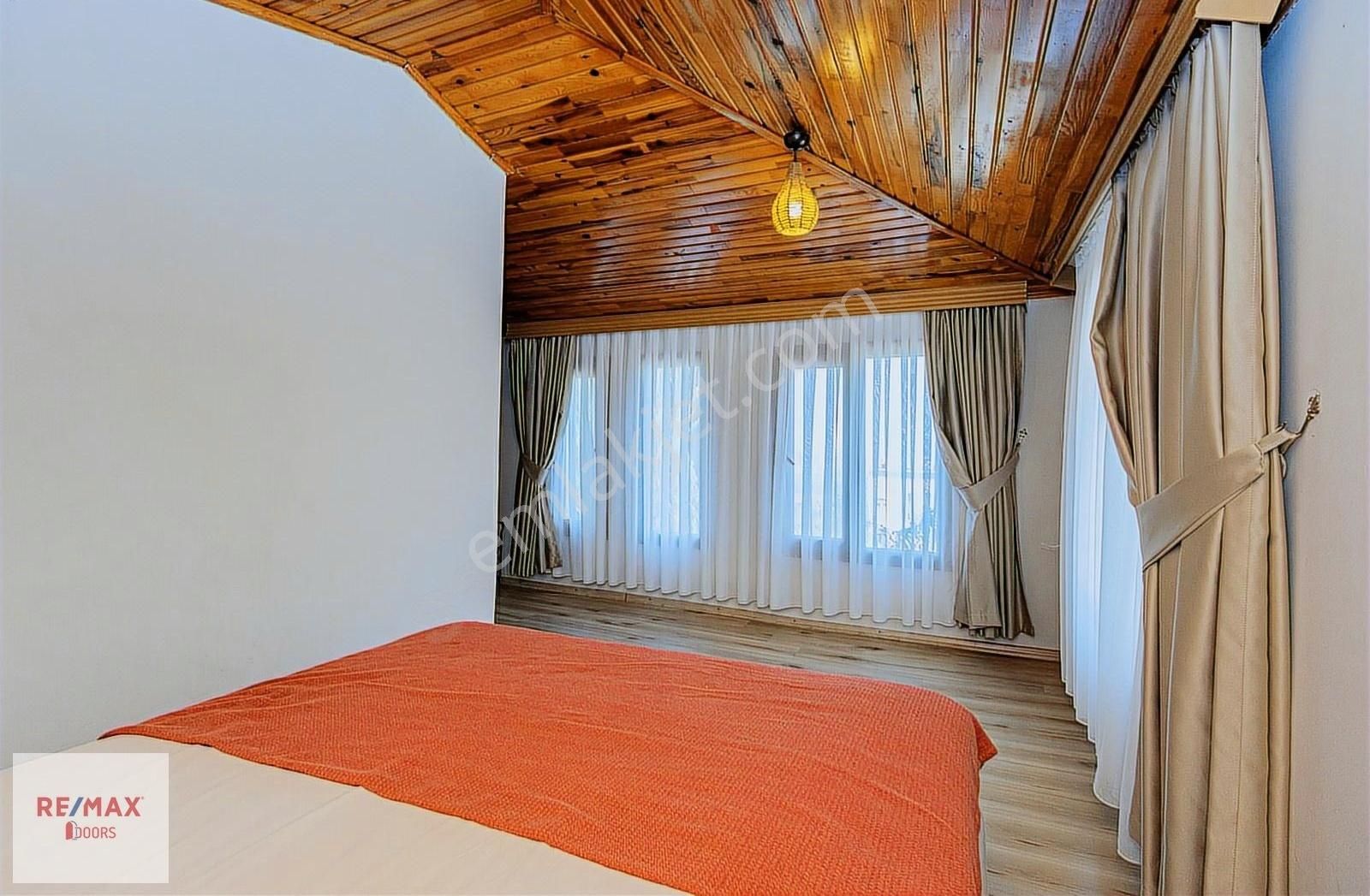 Çağlarca'da Şehir Deniz Manzaralı Geniş Bahçeli Satılık Villa - Görsel 27