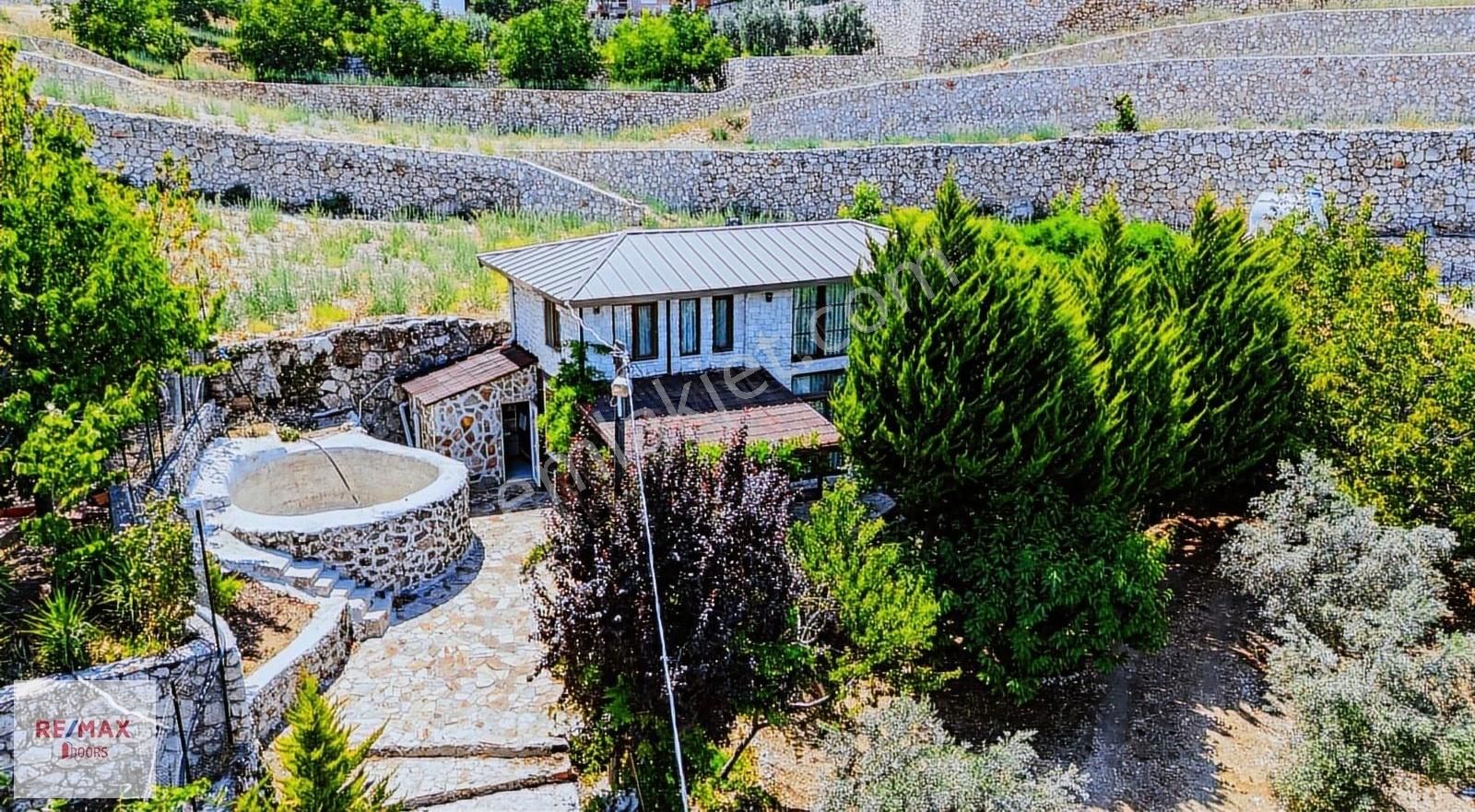 Çağlarca'da Şehir Deniz Manzaralı Geniş Bahçeli Satılık Villa - Görsel 15