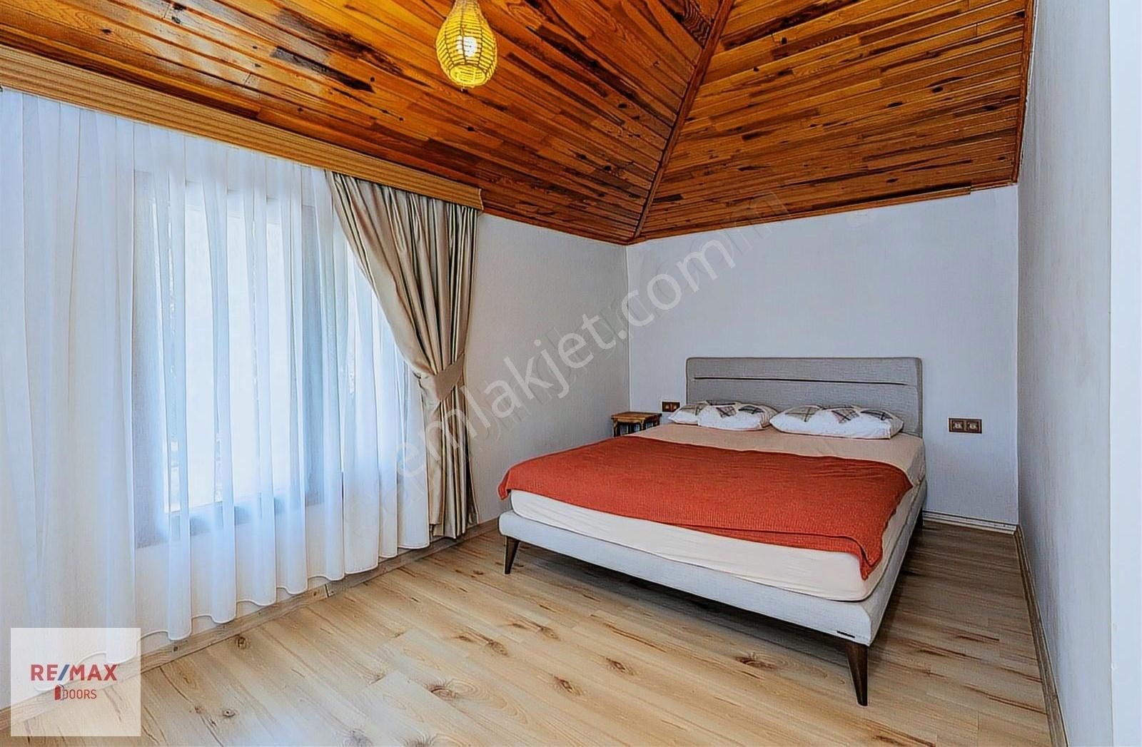 Çağlarca'da Şehir Deniz Manzaralı Geniş Bahçeli Satılık Villa - Görsel 19