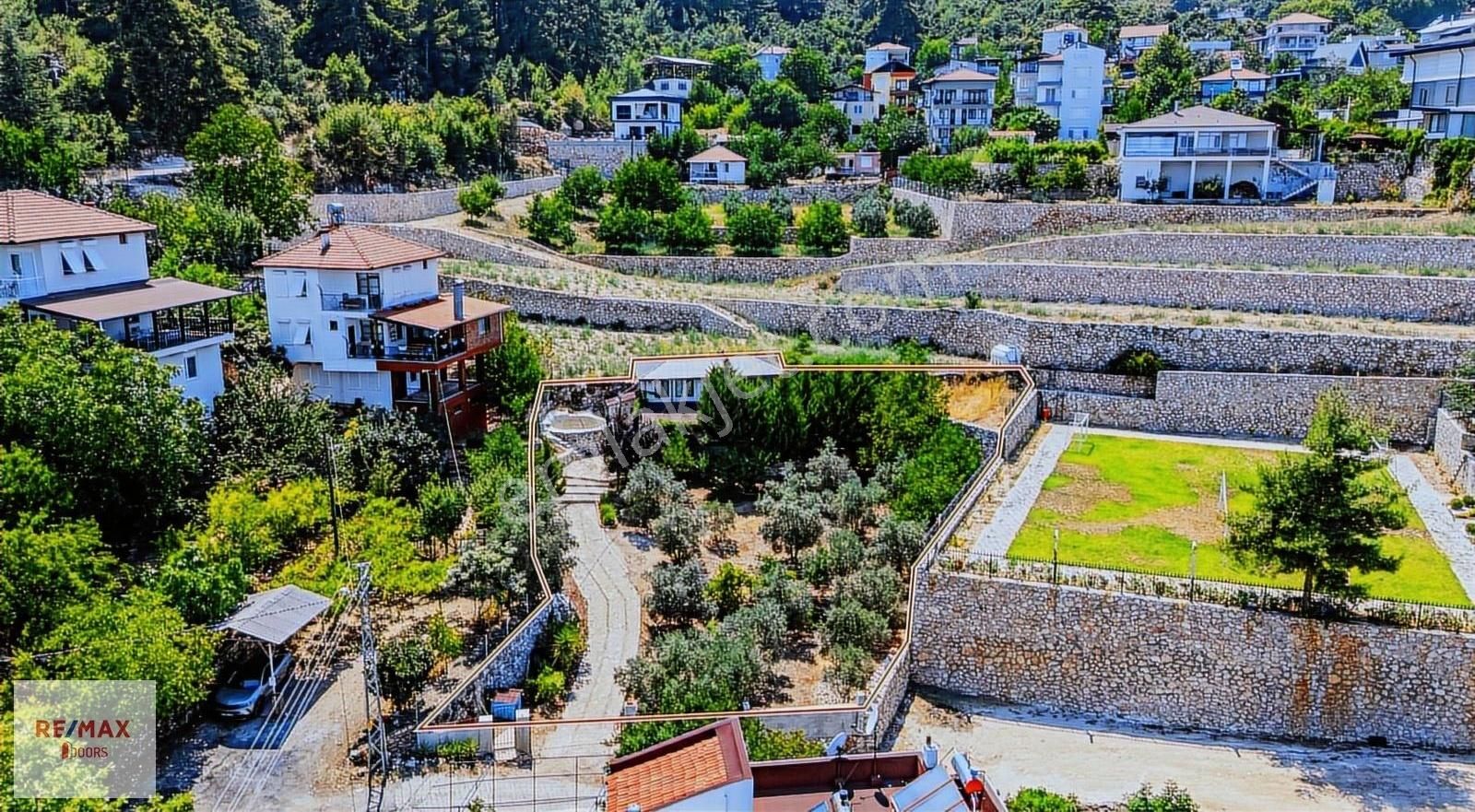 Çağlarca'da Şehir Deniz Manzaralı Geniş Bahçeli Satılık Villa - Görsel 14