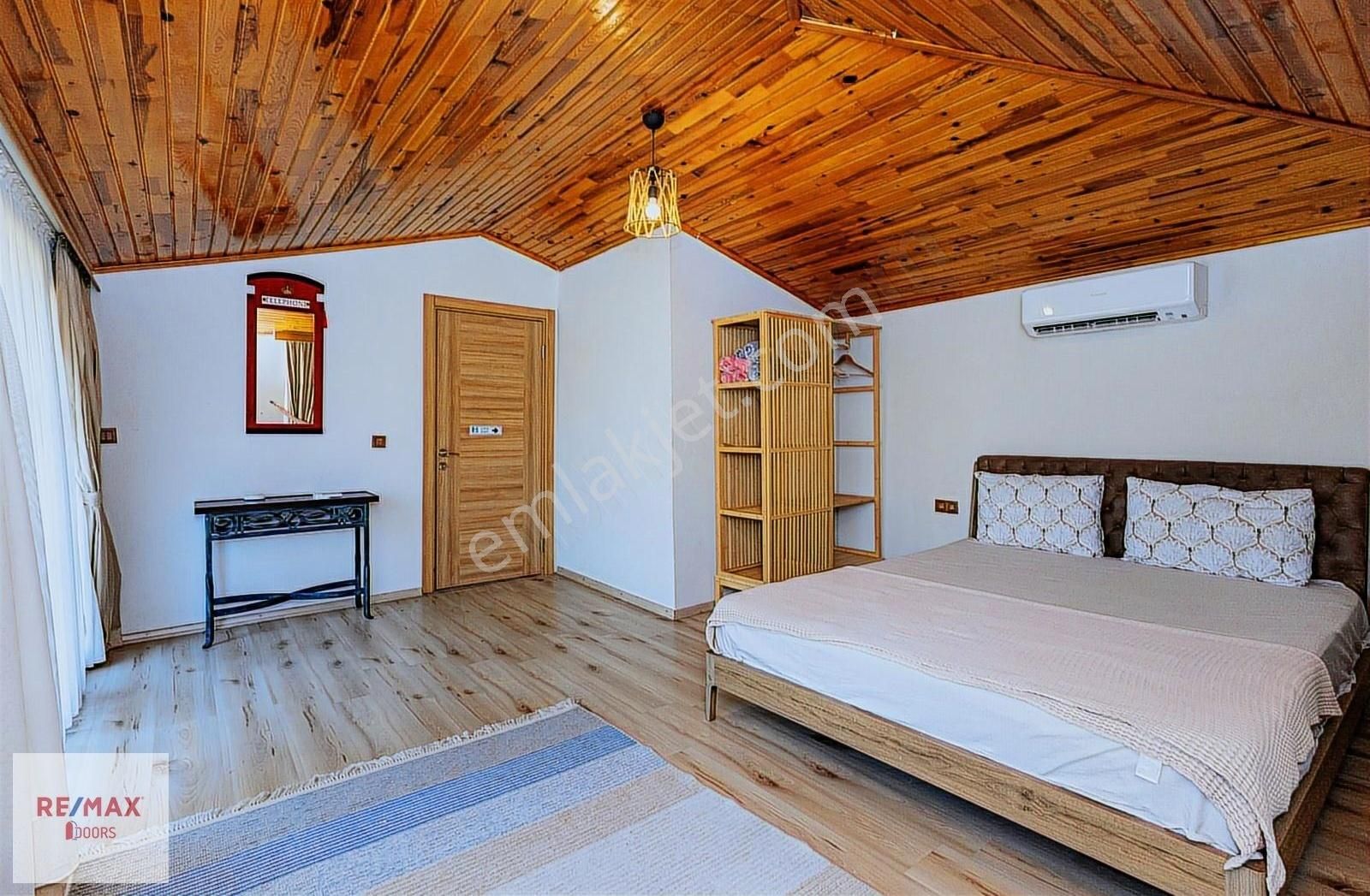 Çağlarca'da Şehir Deniz Manzaralı Geniş Bahçeli Satılık Villa - Görsel 7