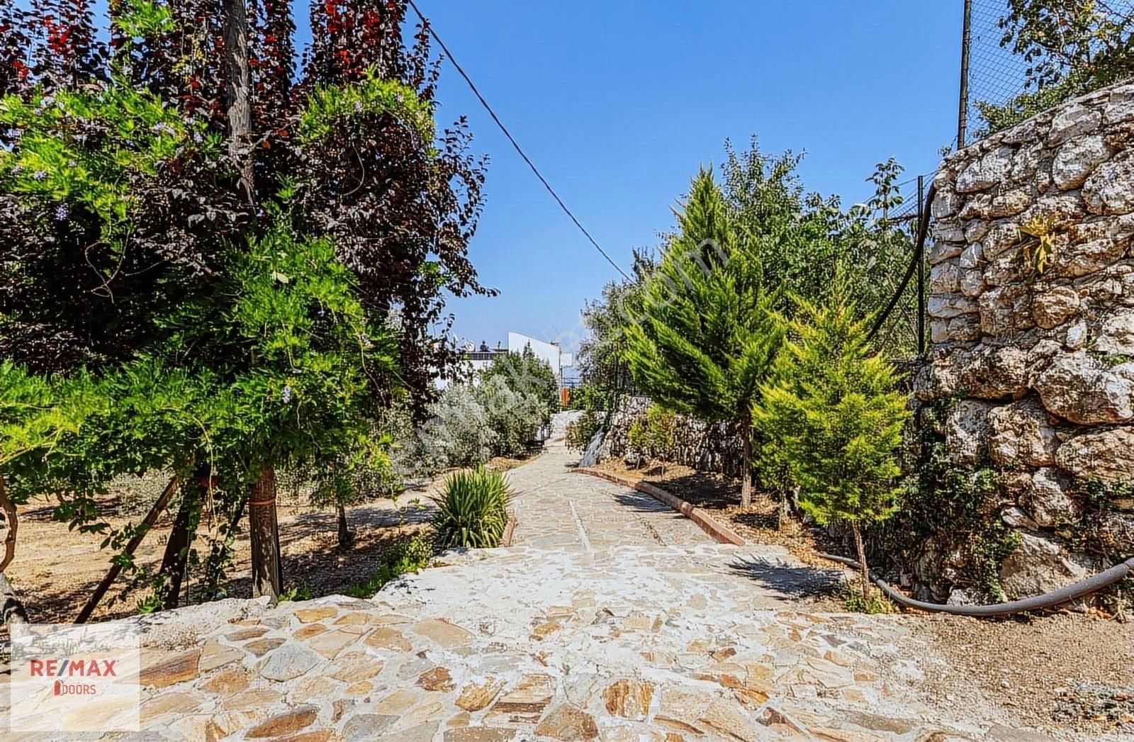 Çağlarca'da Şehir Deniz Manzaralı Geniş Bahçeli Satılık Villa - Görsel 20