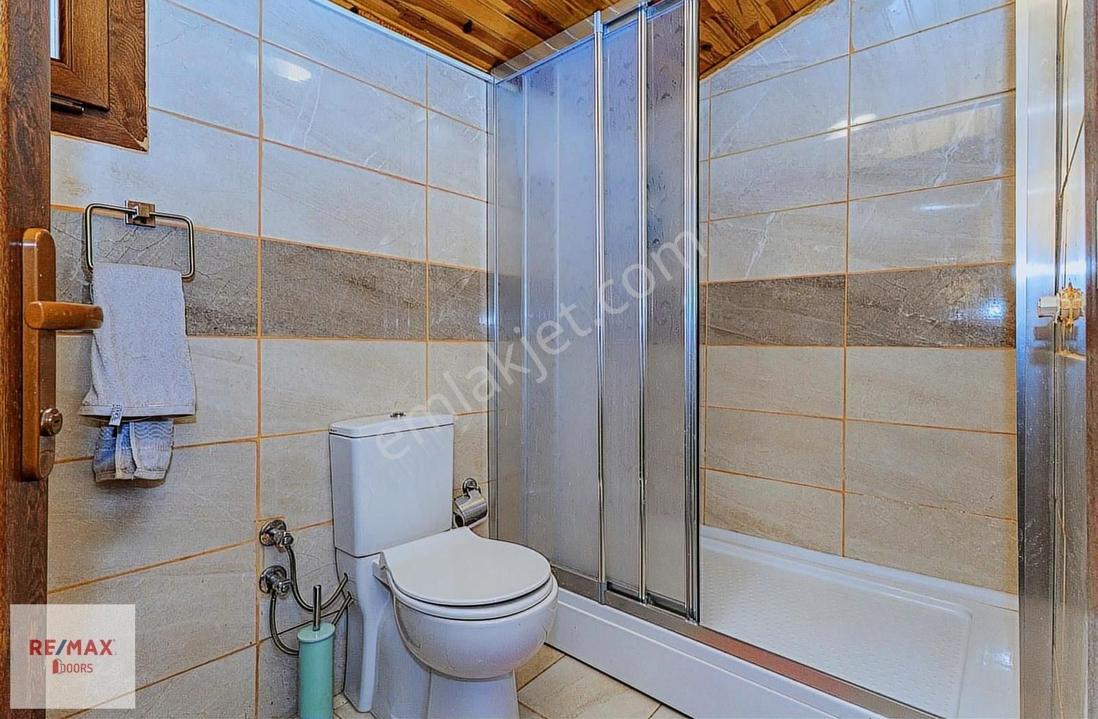 Çağlarca'da Şehir Deniz Manzaralı Geniş Bahçeli Satılık Villa - Görsel 13