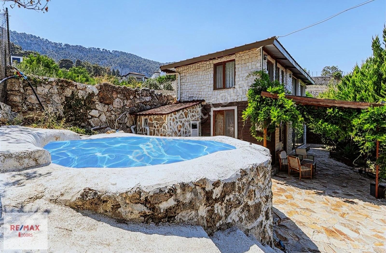 Çağlarca'da Şehir Deniz Manzaralı Geniş Bahçeli Satılık Villa - Görsel 11