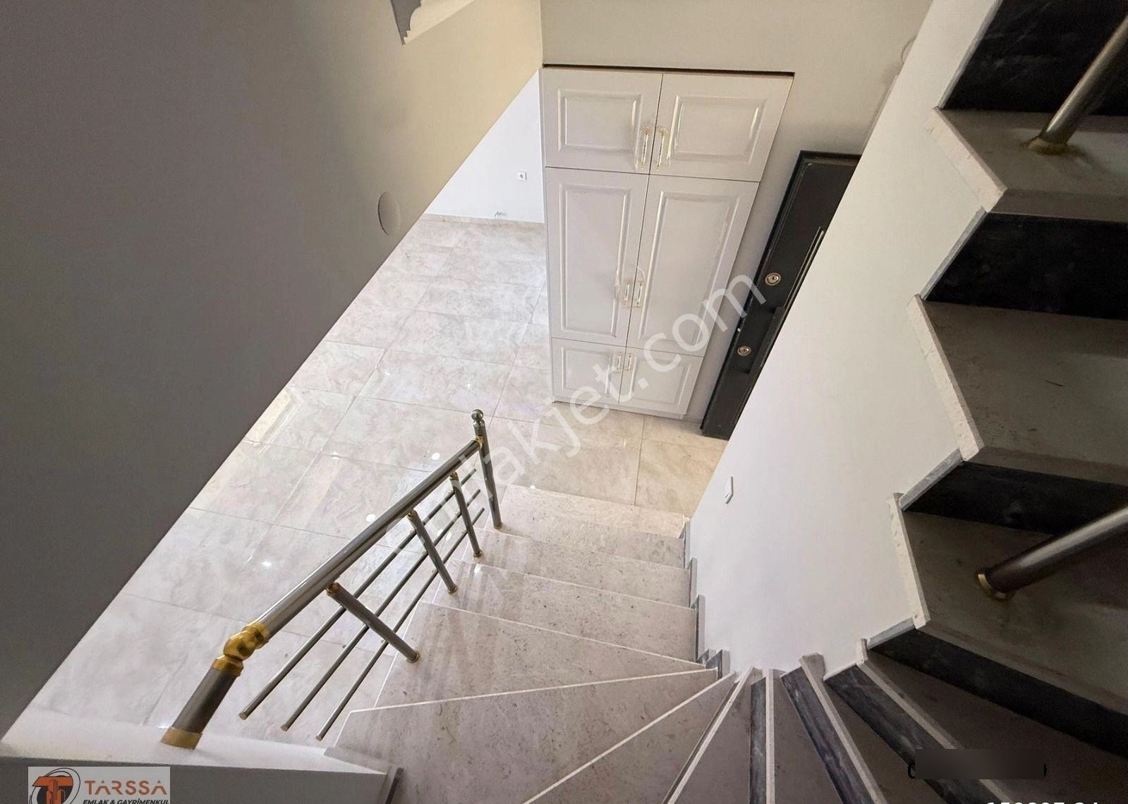 Tarssa Gayrimenkul'den Dikili Cumhuriyet Mh. Denize Yakın 4+1 Satılık Triplex Villa! - Görsel 13