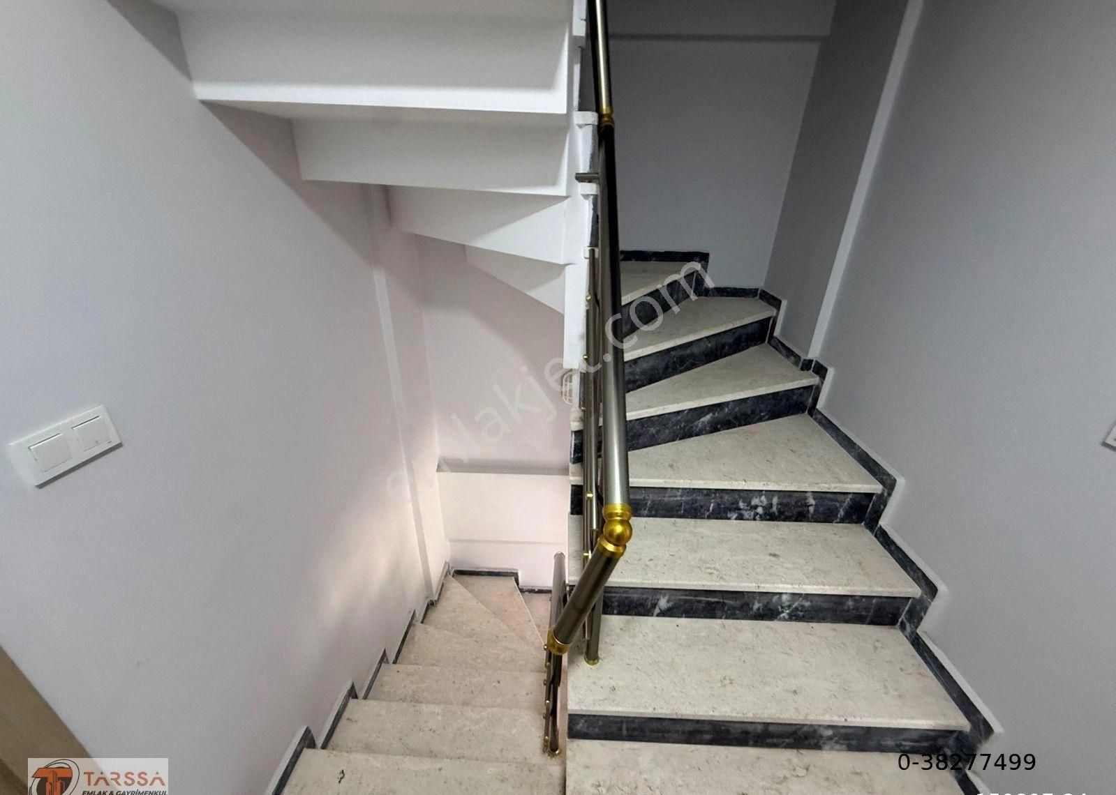 Tarssa Gayrimenkul'den Dikili Cumhuriyet Mh. Denize Yakın 4+1 Satılık Triplex Villa! - Görsel 17