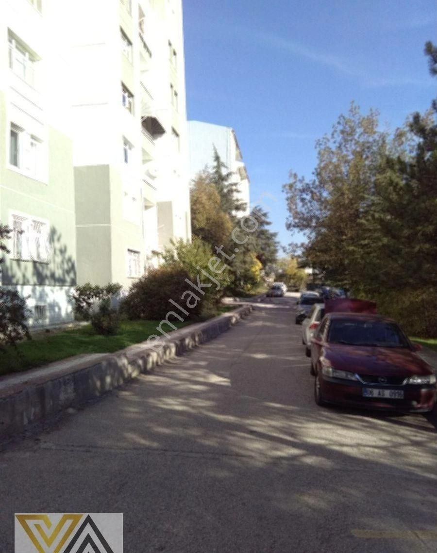 Valentia'dan Yukarı Emek Sitesinde 3+1 Satılık Daire !!! - Görsel 12