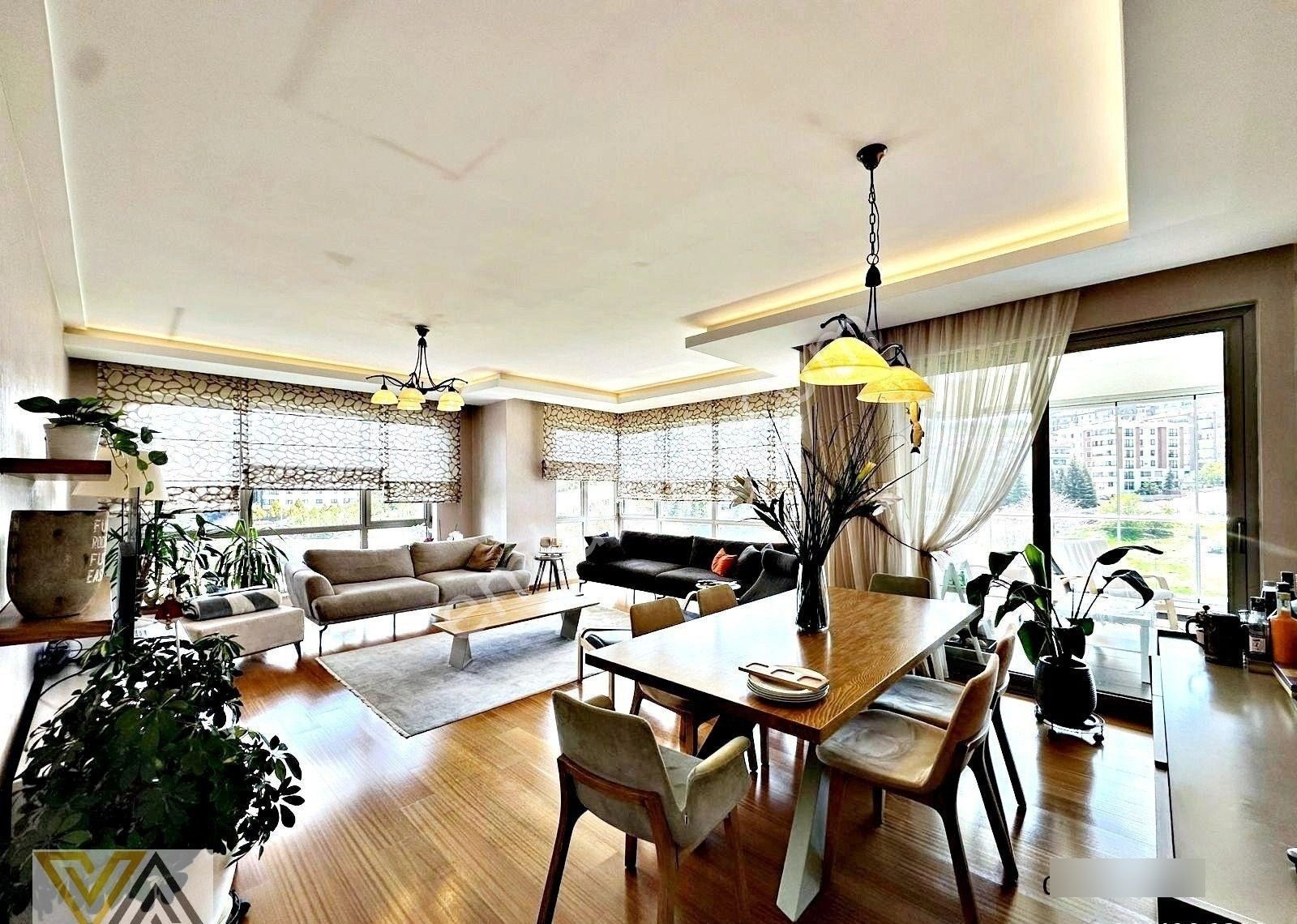 Valentia'dan Kıraner Park Sitesinde Geniş 4+1 Satılık Daire !!!