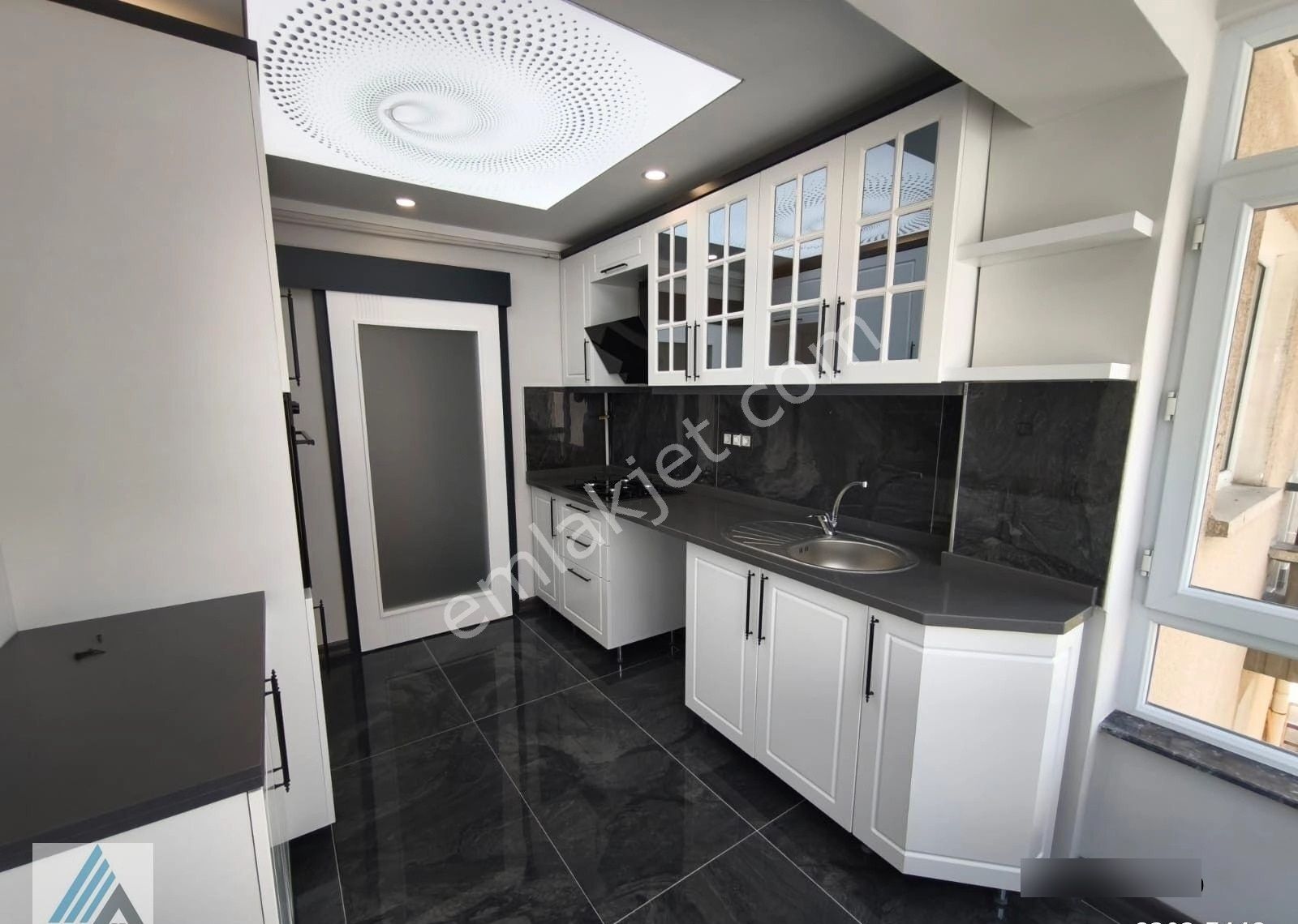 Atanora Vadi'den 2 Banyolu Cadde Yakını Lüks Yapılı Manzaralı 3+1 - Görsel 27