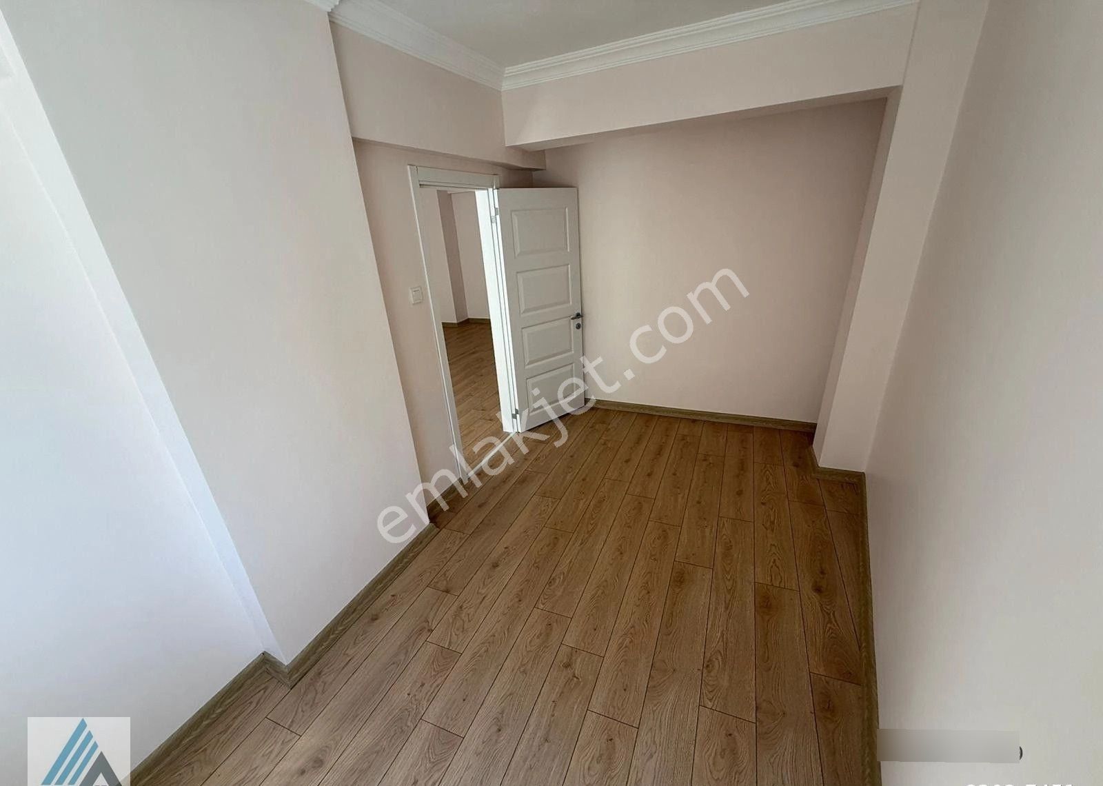 Atanora Vadi'den Dikmen'de Dayanışma Sokak Üzerinde 2+1 , 95 M2 Ön Cephe Full Yapılı Giriş - Görsel 30