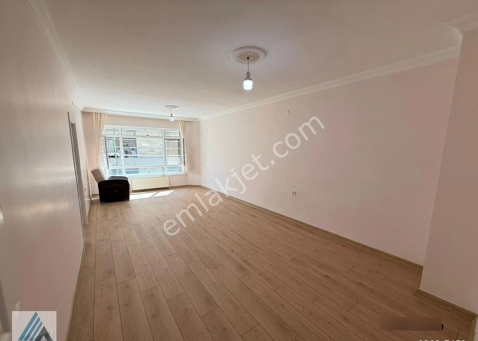 Atanora Vadi'den Dikmen'de Dayanışma Sokak Üzerinde 2+1 , 95 M2 Ön Cephe Full Yapılı Giriş