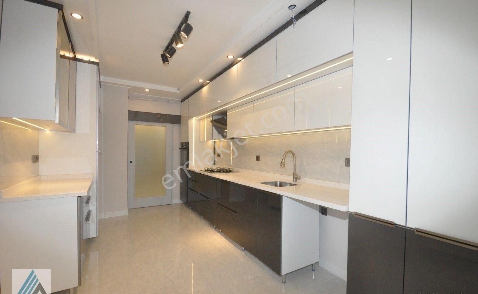 Atanora Vadi'den İlker Cadde Üzeri Lüks Yapılı Ön Cephe 2 Banyolu 3+1 - Görsel 7