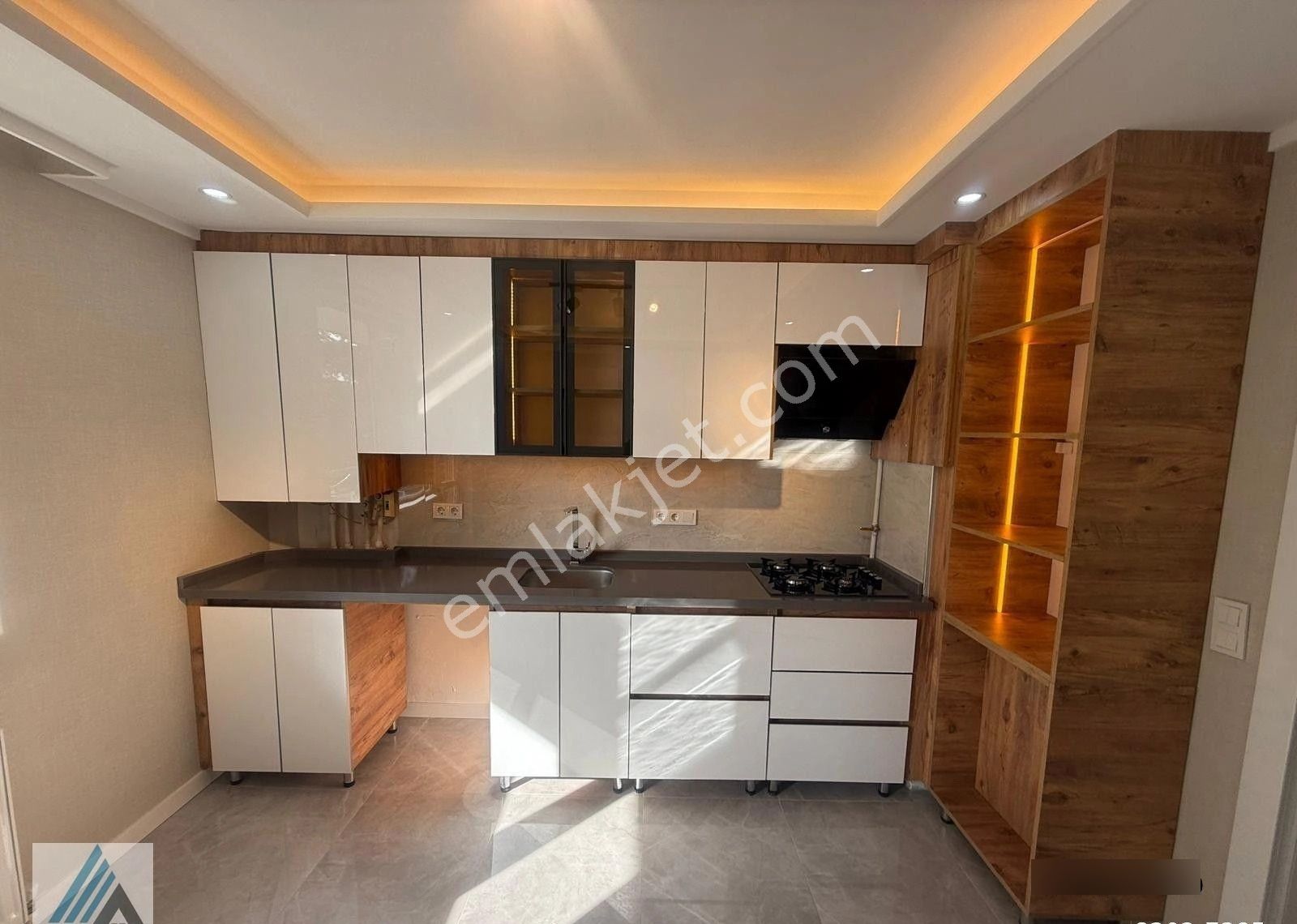 Atanora Vadi'den !!boş!! İlker Cadde Üzeri 3+1 Kombili Katta Ebeveyn Banyolu Ful Yapılı 3+1