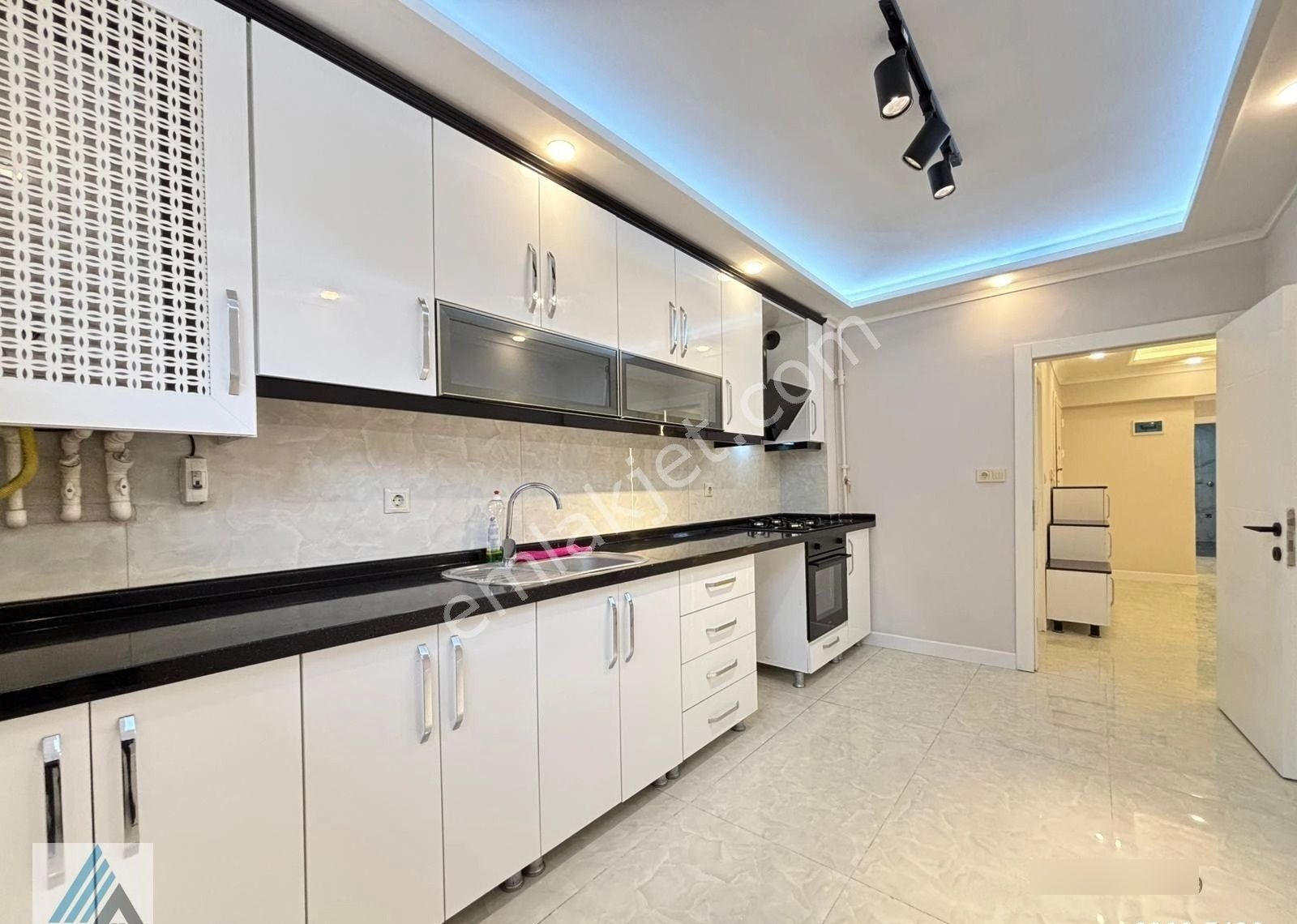 Atanora Vadi'den Perçem Sokak'ta Ana Cadde Yakını,giriş Kat,3+1+kilerli,lüks Yapılı - Görsel 21