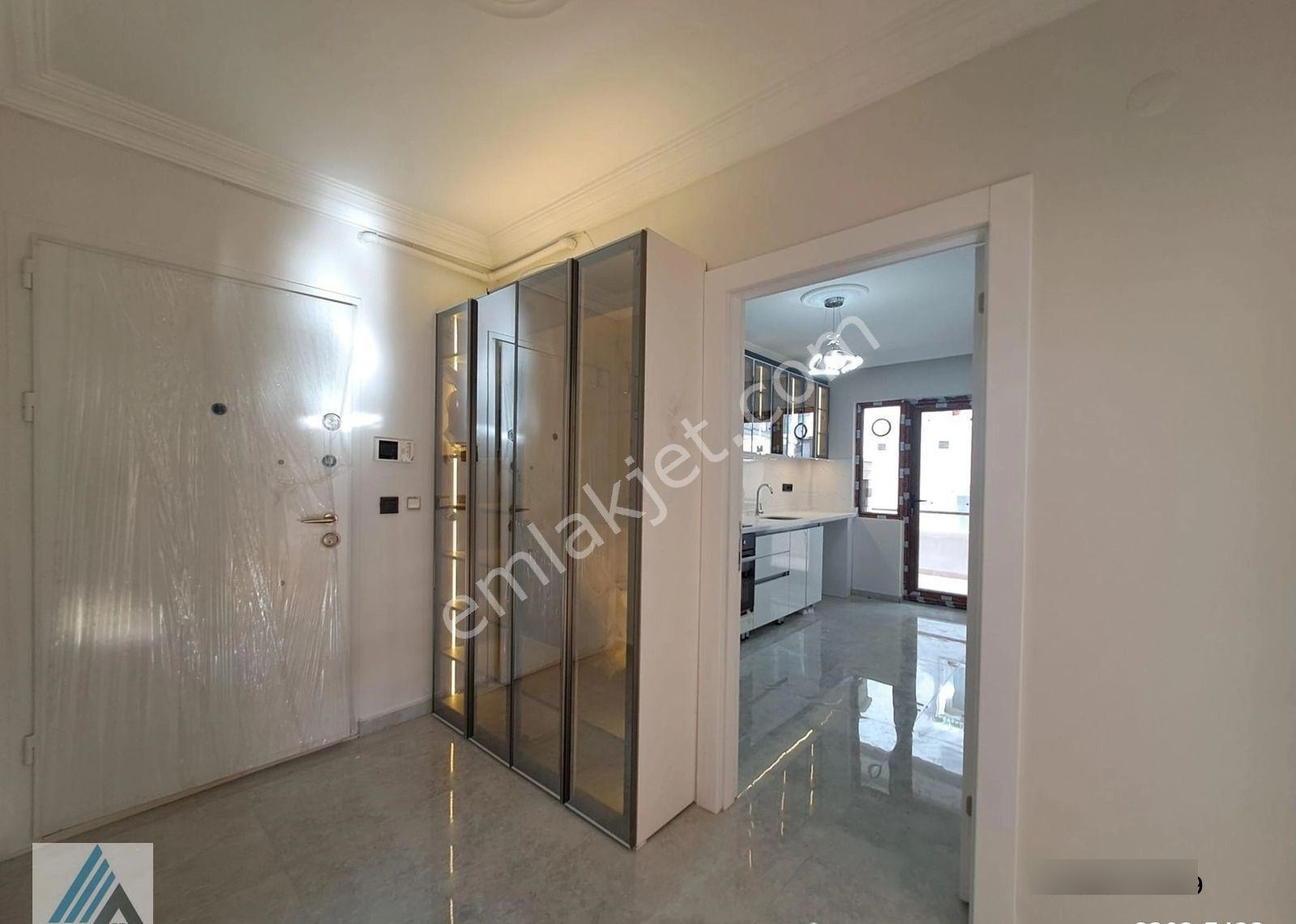 Atanora Vadi'den Dikmende Cadde Yakını Yapılı Ara Kat 3 Cephe Boş Acil Satılık 3+1 - Görsel 4