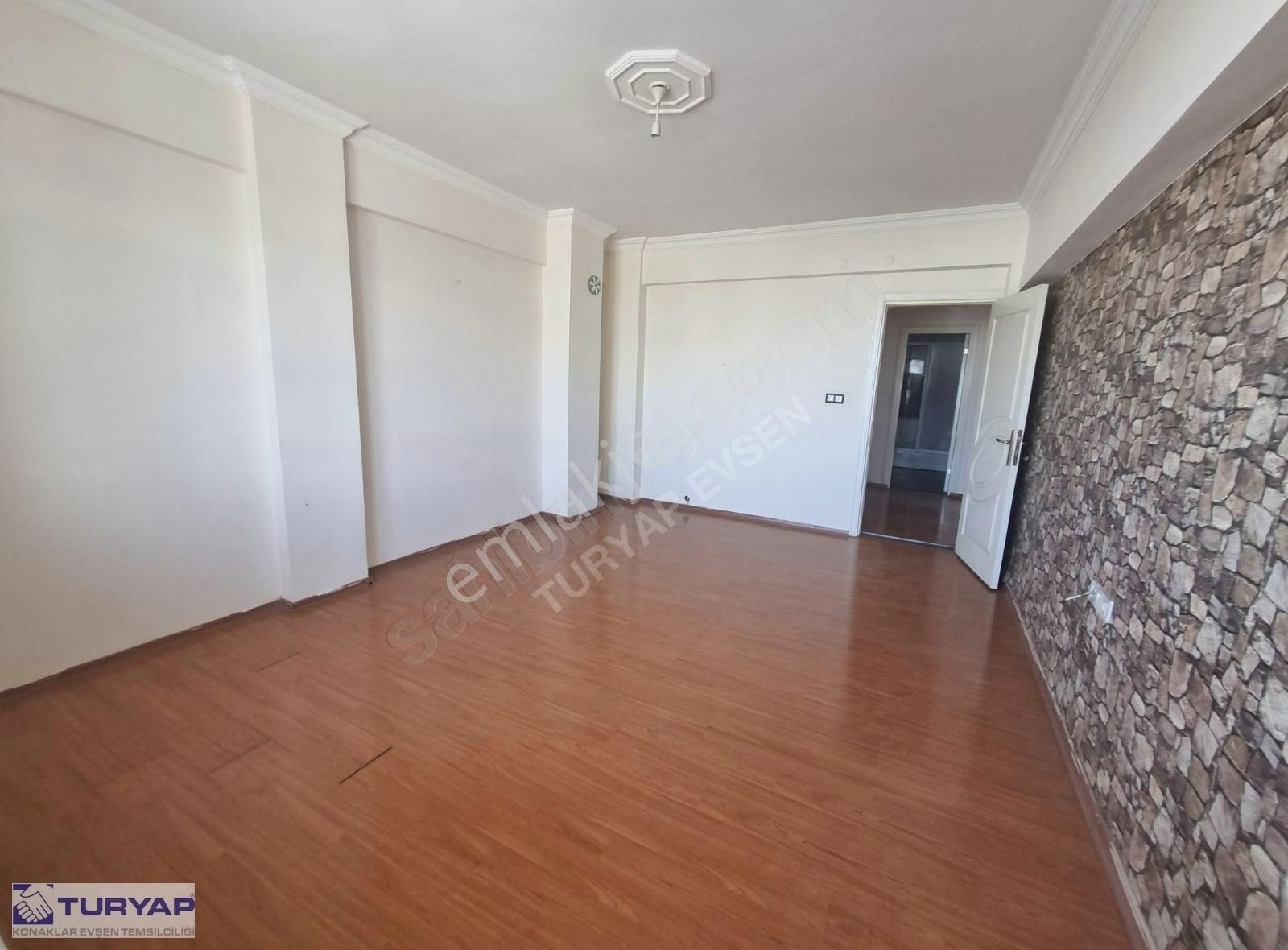 Cebesoy Caddesi Üzerinde Satılık 3+1 Daire - Görsel 2