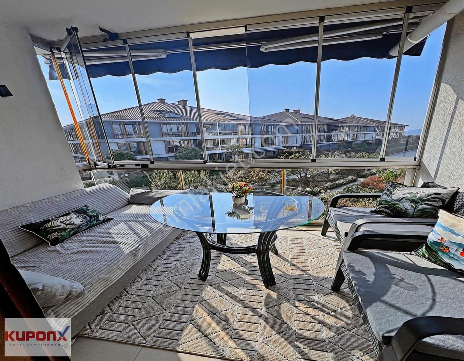 Avcılar Park Evleri'nden Lux Mimarisiyle Havuz Cepheli 2+1 Daire