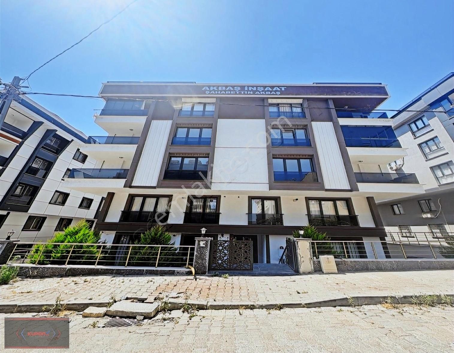 Yakuplu'dan Metrobüse 8 Dakika Özel Fiyatı İle 2+1 Fırsat Daire!