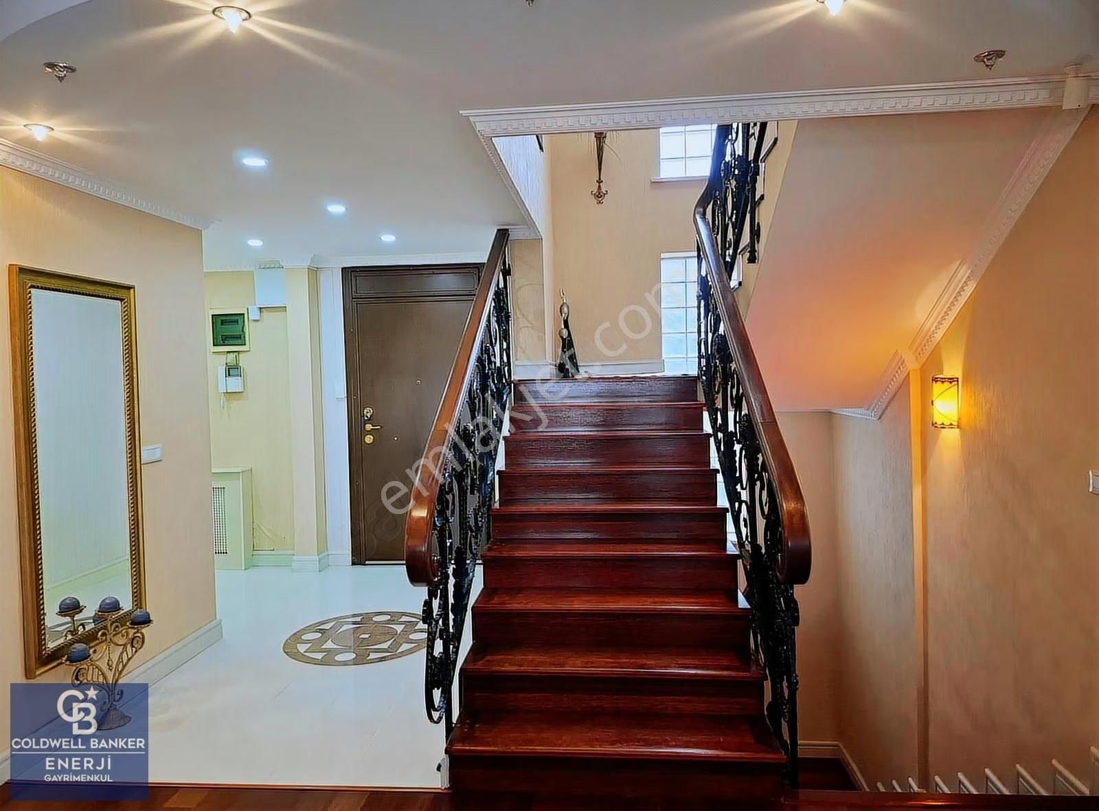 Büyükçekmece Tepekent'te Satılık 7+2 Göl Manzaralı Müstakil Havuzlu Villa - Görsel 12