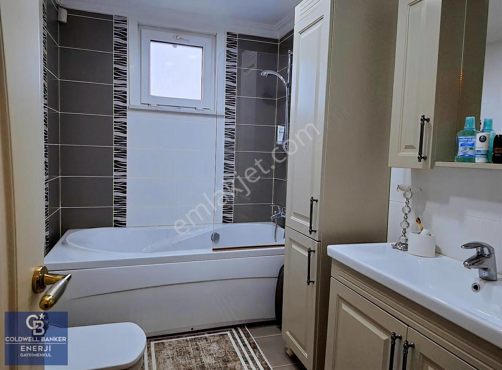 Büyükçekmece Tepekent'te Satılık 7+2 Göl Manzaralı Müstakil Havuzlu Villa - Görsel 20