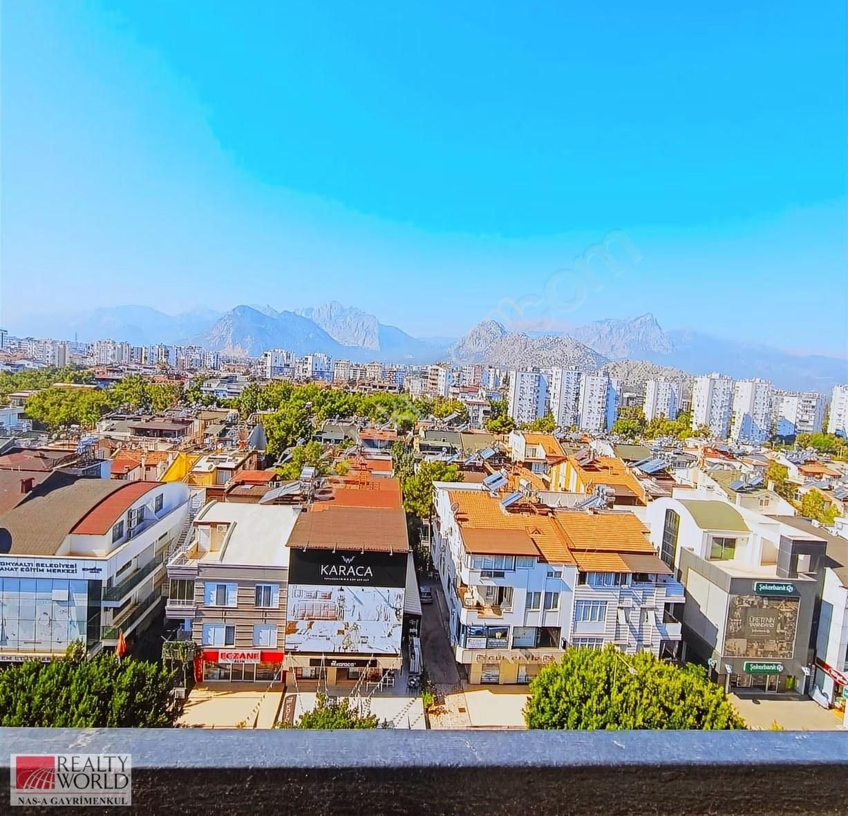 Altınkum Mah. Ana Cadde Üzerinde Satılık 5+1 Dubleks Daire