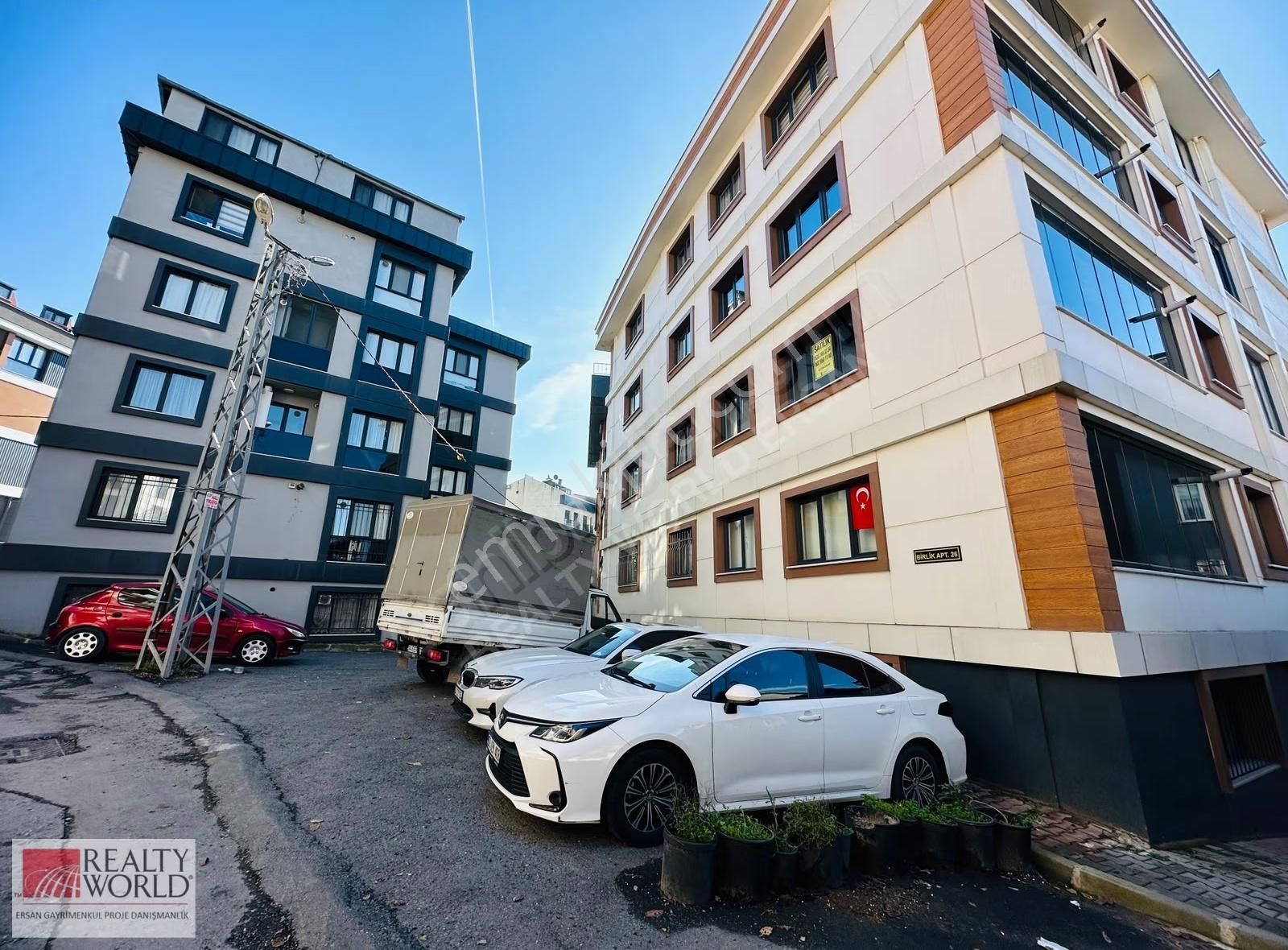 Realty World'den Kemerburgaz'da Kiralık 1+1 77m2 Arakat Daire