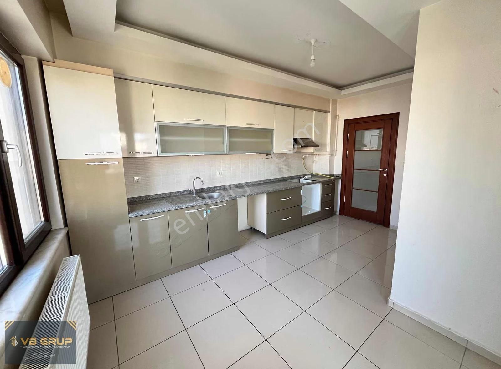 Bahçelievler'de 3+1 Geniş Giyinme Odalı Lokasyonlu Temiz Daire - Görsel 18