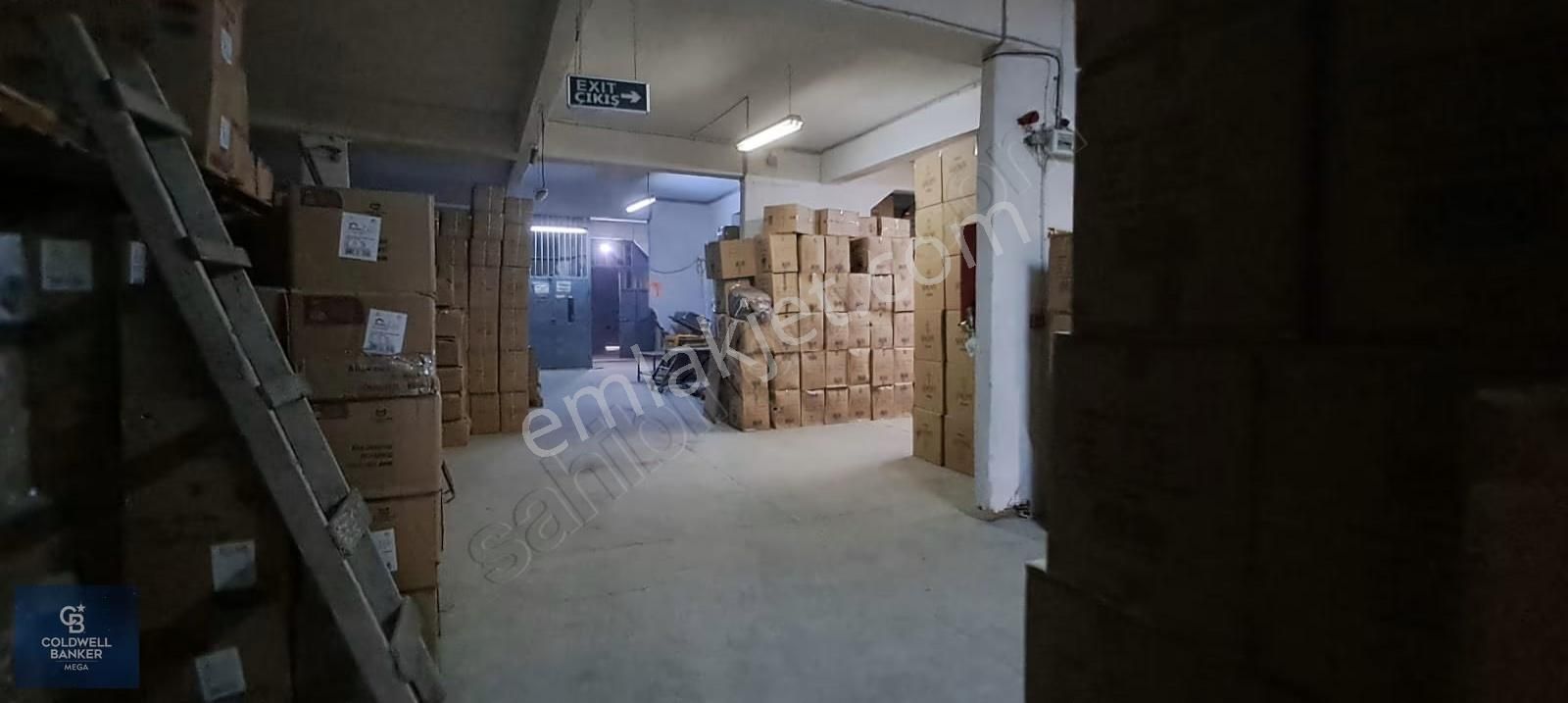 Arnavutköy Ana Cadde Üzerinde Kiralık İşyeri Katları Veya Tamamı