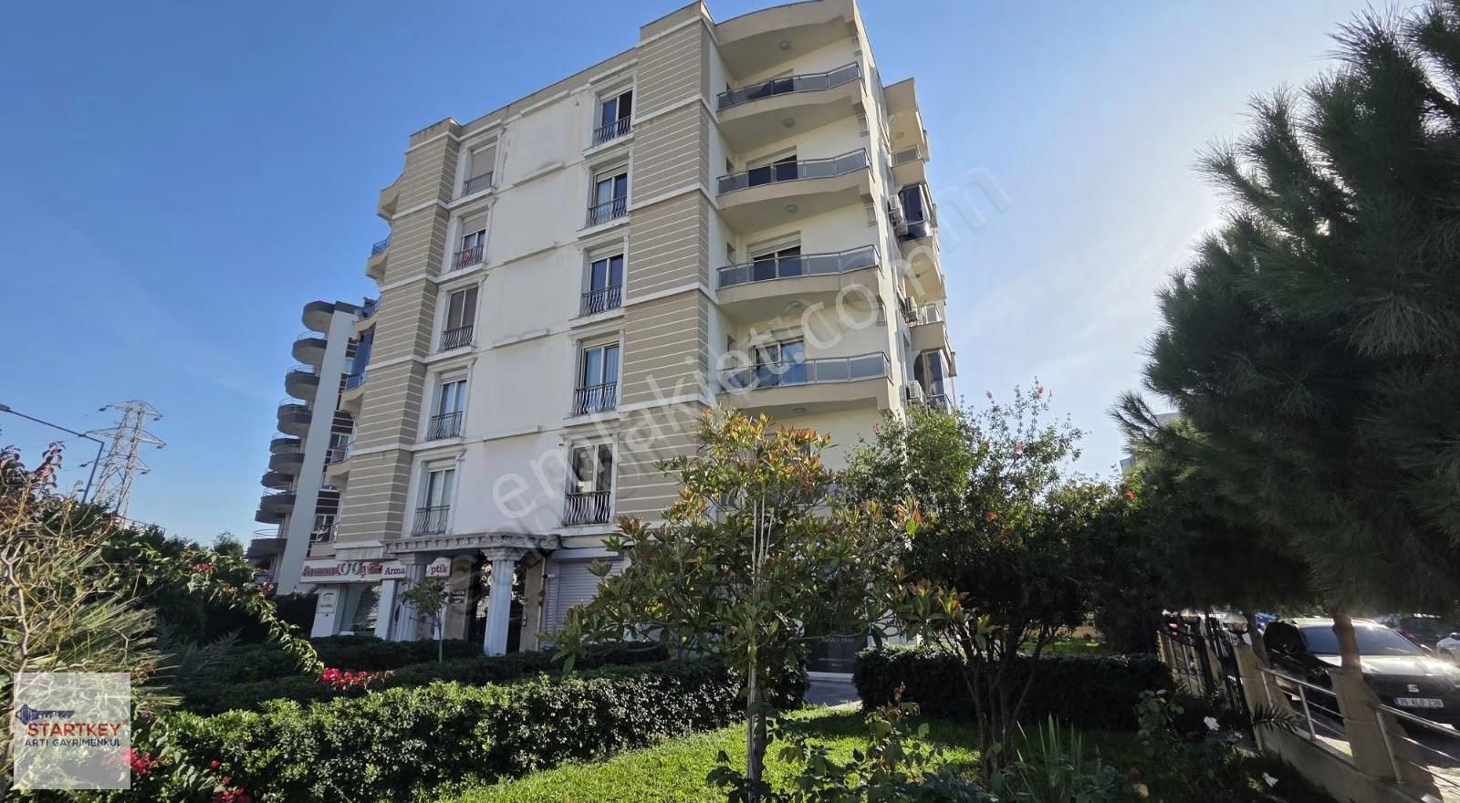 Ataşehir'de, Tüm Odaları Park Manzaralı, Satılık 3+1 Geniş Daire