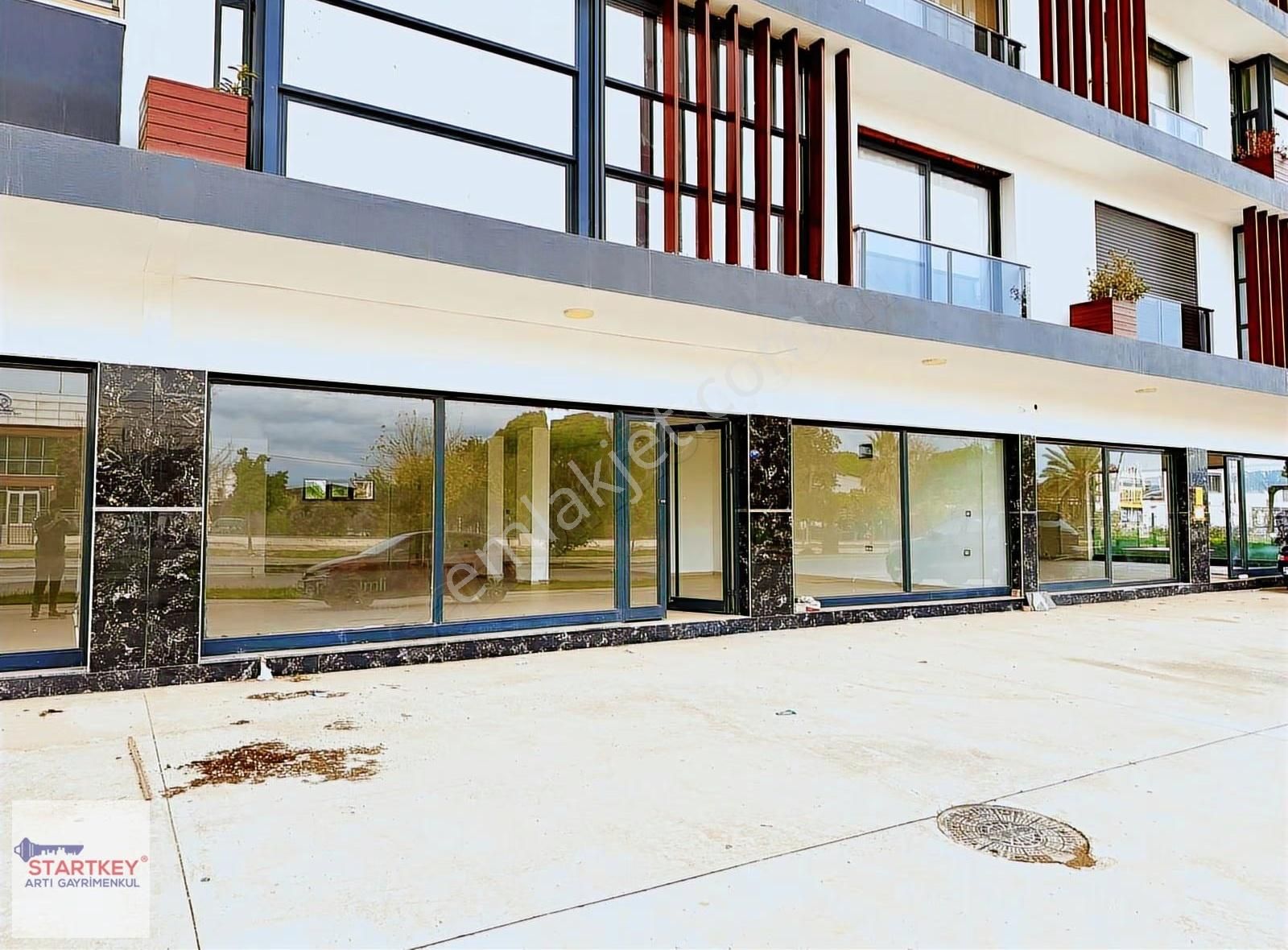 Tire İstasyon Caddesi Satılık Batar Katlı Geniş Cepheli Dükkan - Görsel 33