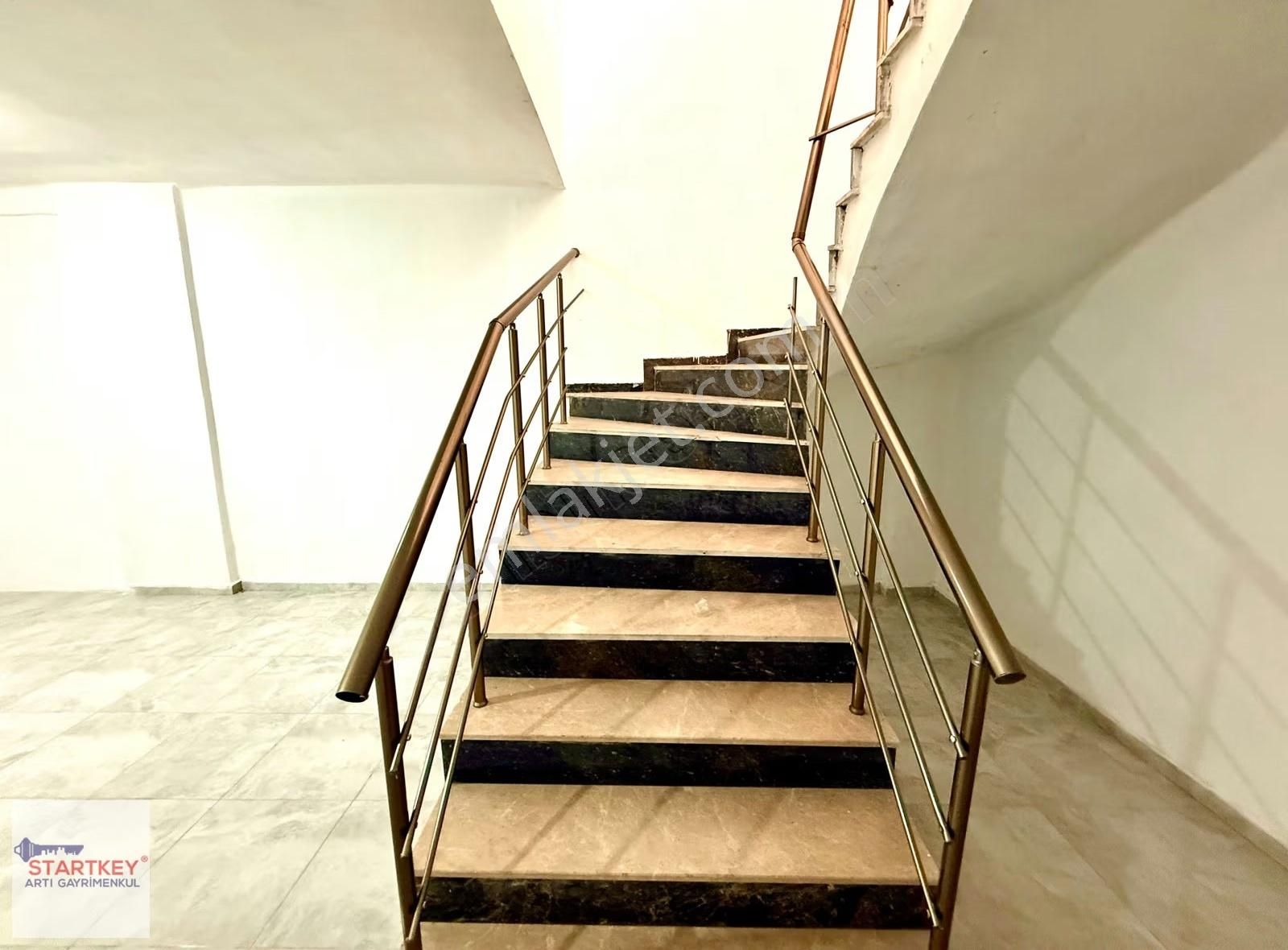 Tire İstasyon Caddesi Satılık Batar Katlı Geniş Cepheli Dükkan - Görsel 6