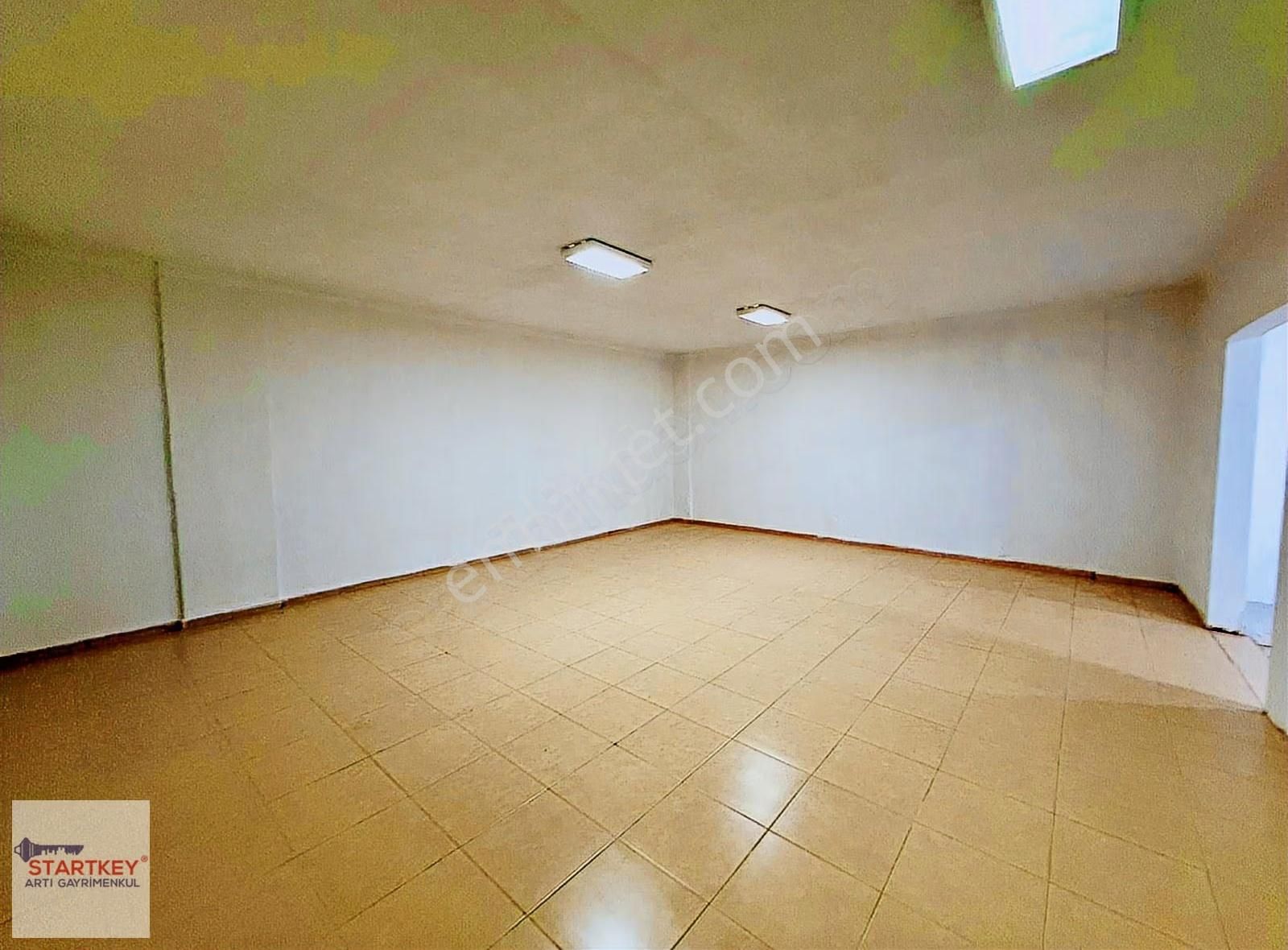 Tire İstasyon Caddesi Satılık Batar Katlı Geniş Cepheli Dükkan - Görsel 2