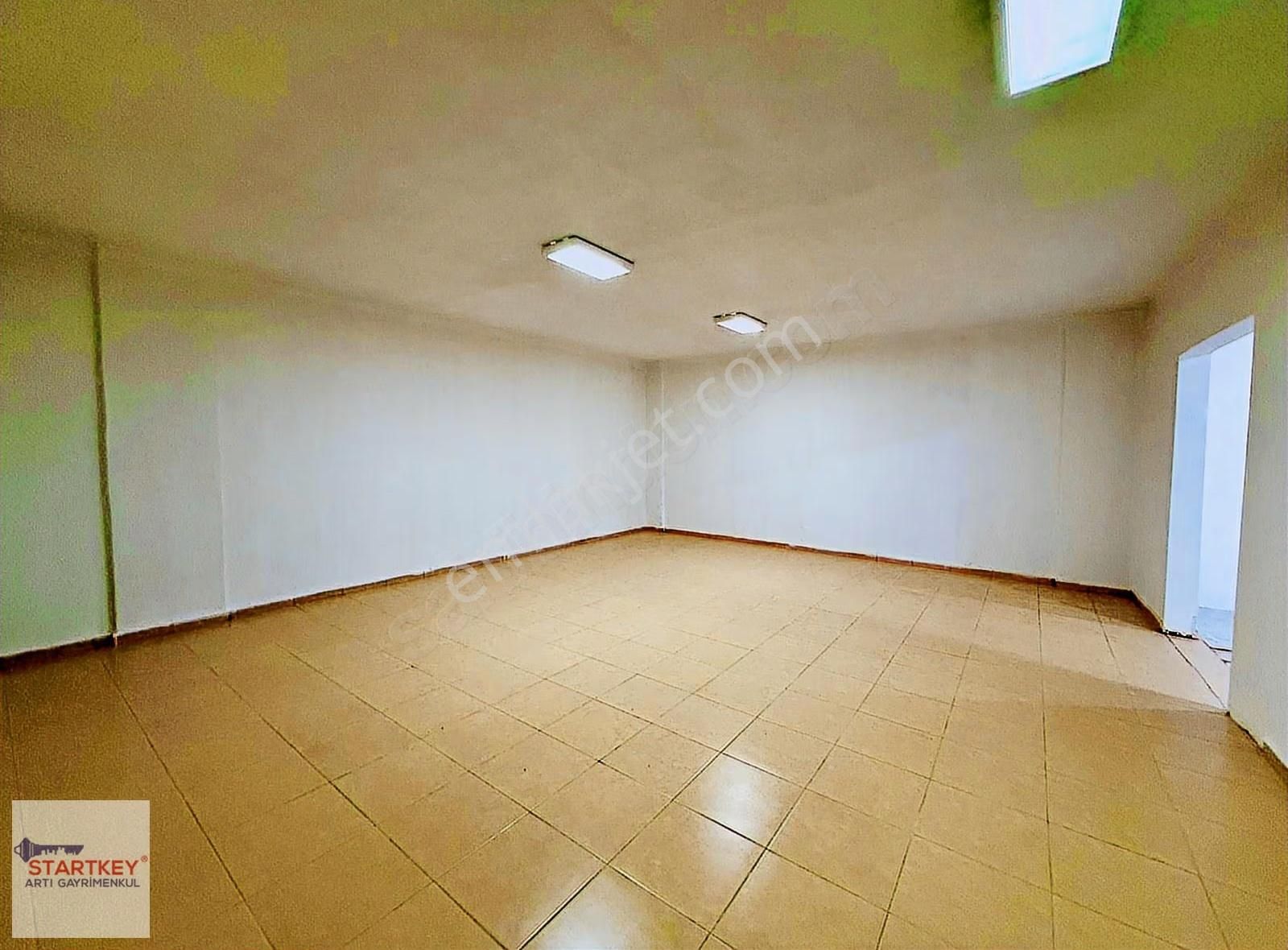 Tire İstasyon Caddesi Satılık Batar Katlı Geniş Cepheli Dükkan - Görsel 18