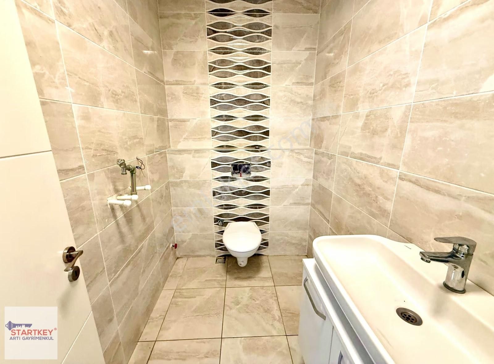 Tire İstasyon Caddesi Satılık Batar Katlı Geniş Cepheli Dükkan - Görsel 14