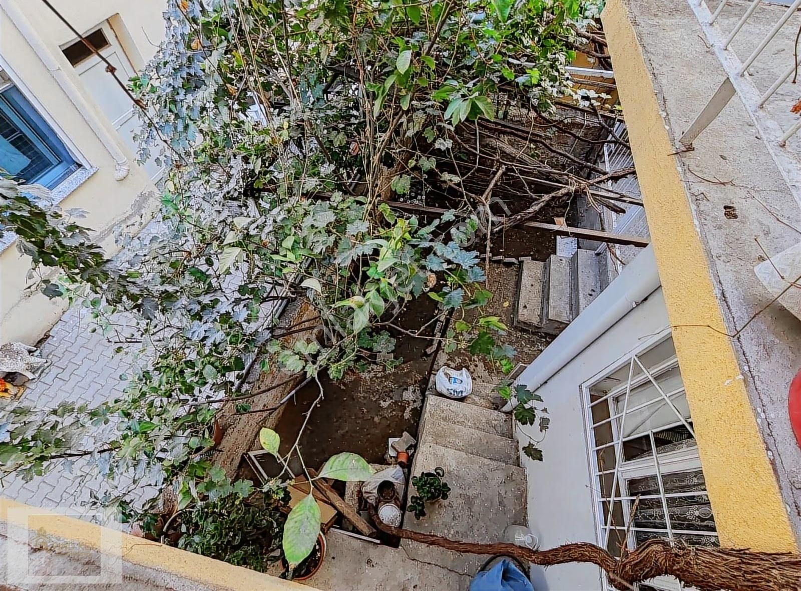 Bornova Osmangazide 2 Katlı Geniş Satılık Müstakil Ev - Görsel 19