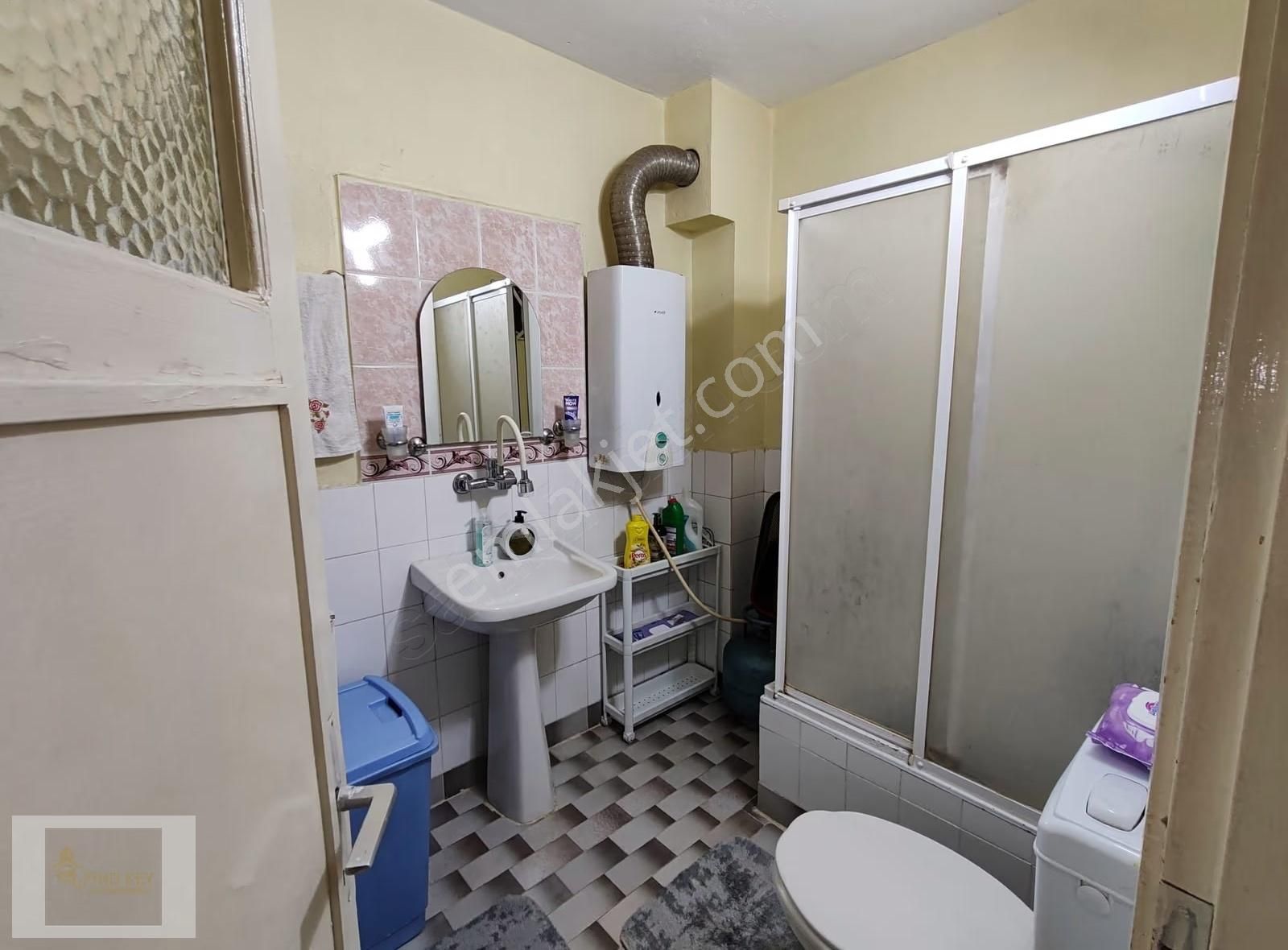 Bornova Osmangazide 2 Katlı Geniş Satılık Müstakil Ev - Görsel 9