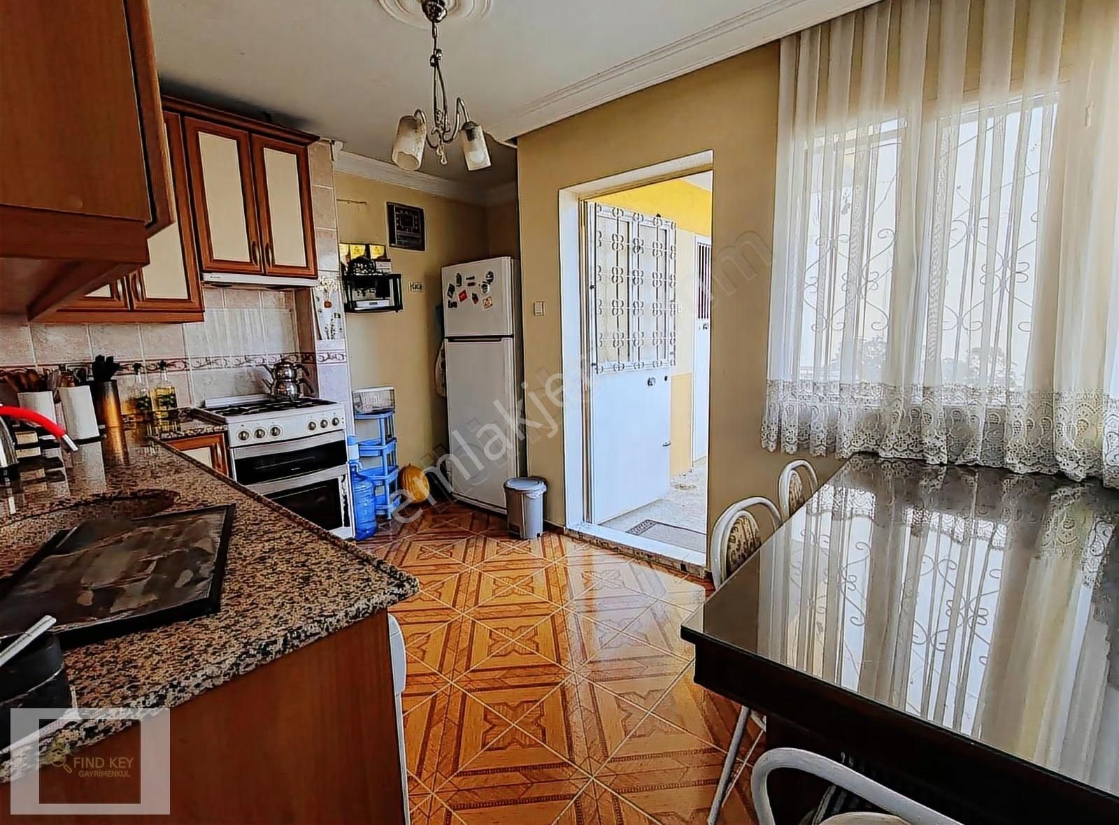 Bornova Osmangazide 2 Katlı Geniş Satılık Müstakil Ev - Görsel 4