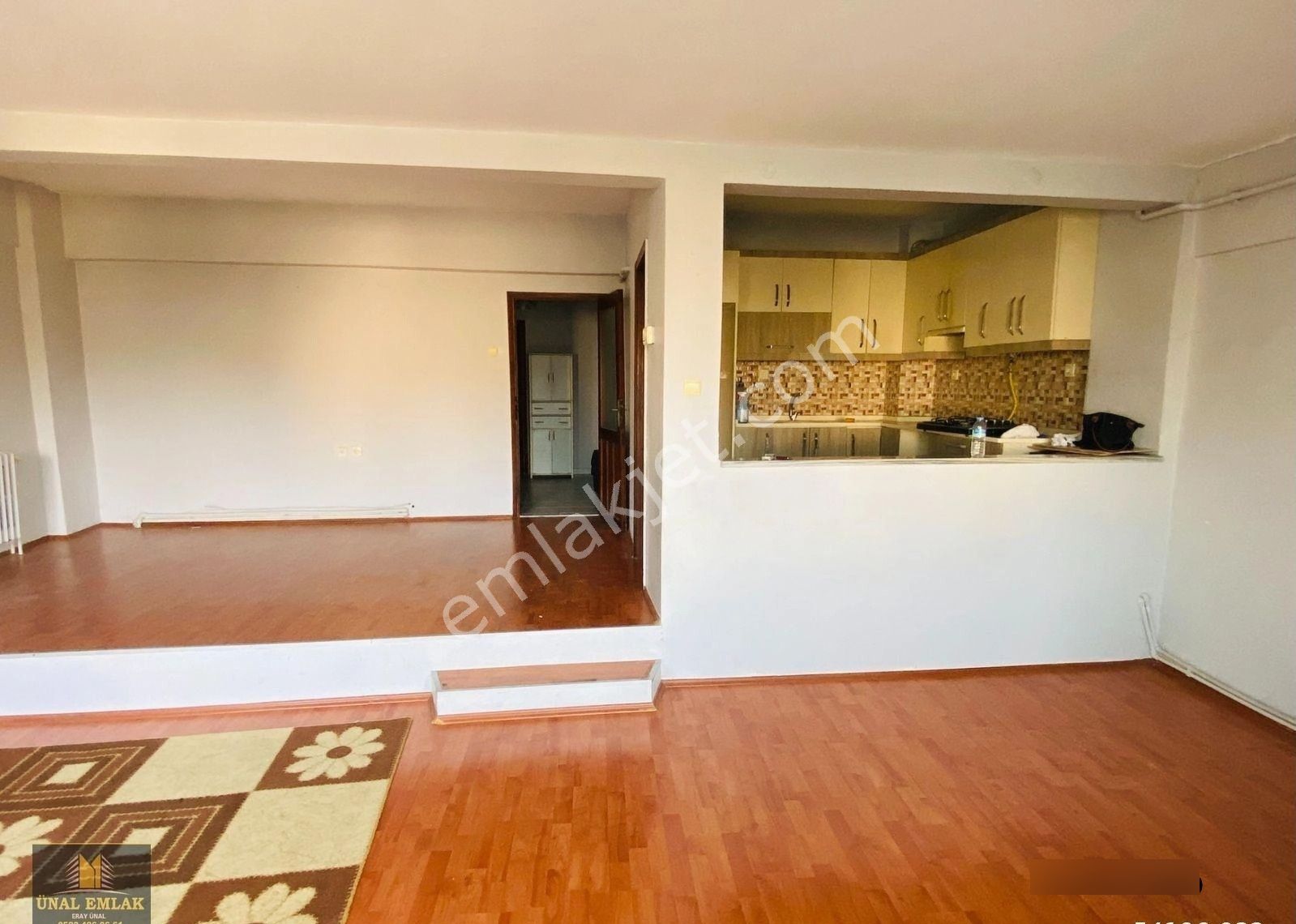 Ünal Emlak'tan Bandırma Hacıyusuf-vecihibey Cad.de 2+1 Kombili Ara Kat