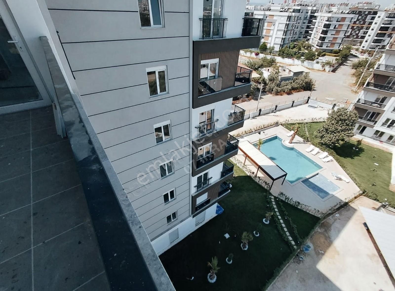 Göksuda 2+1 Ultra Konforlu Sıfır Ara Katta Havuzlu Daire - Görsel 14