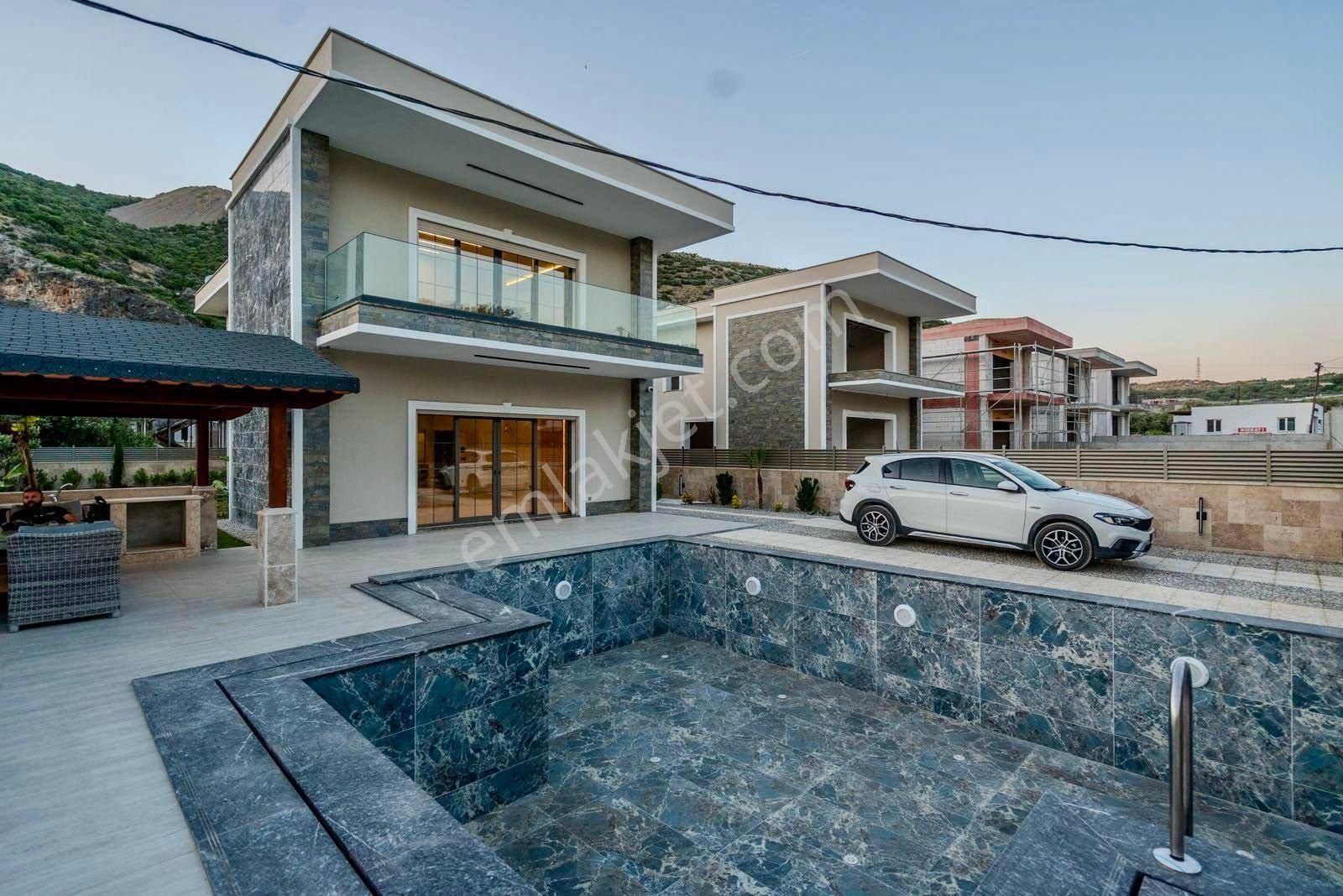 Doğayla İç İçe, 4+1 Özel Havuzlu Modern Müstakil Villa